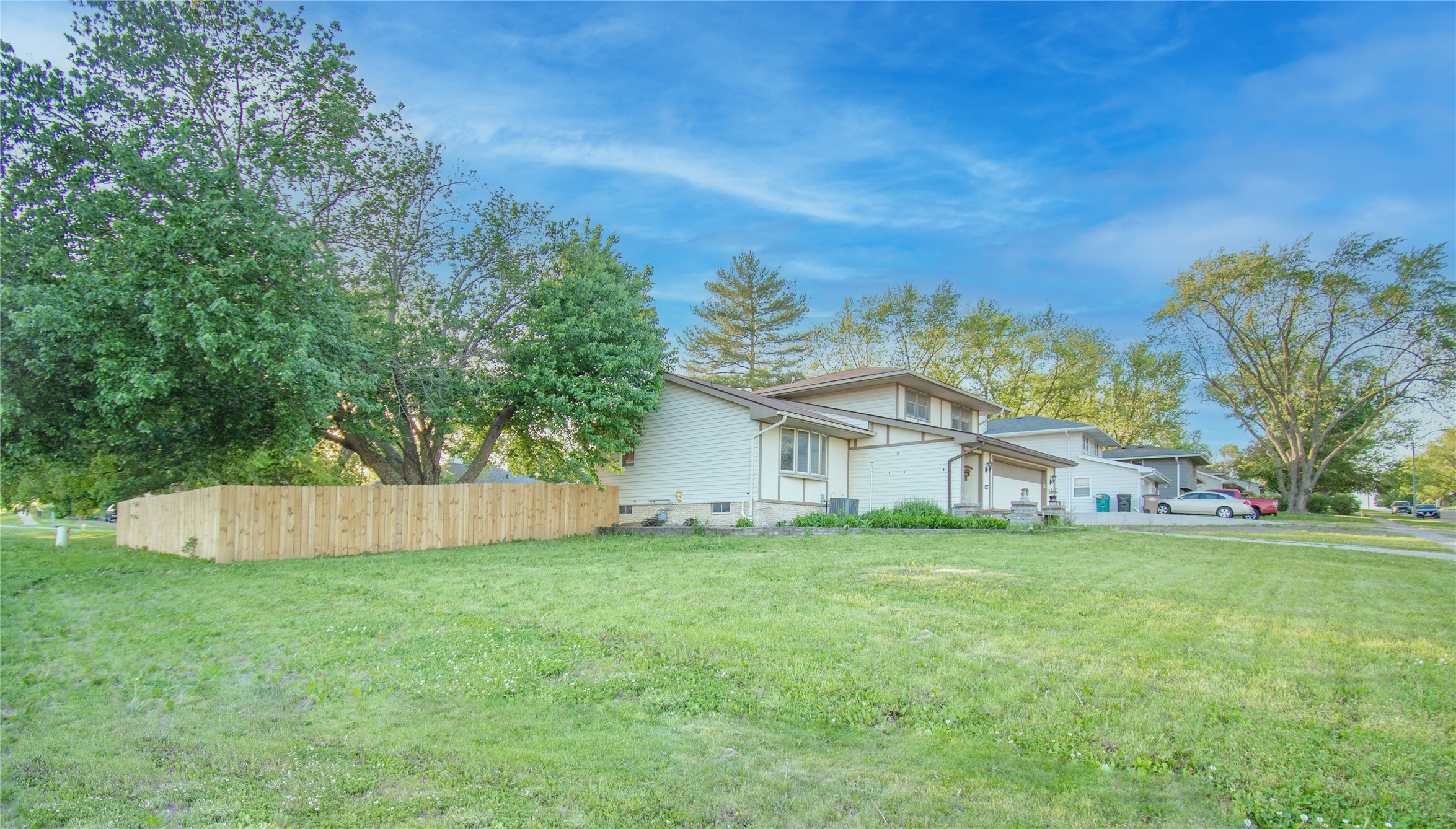 805 Linden Drive, Norwalk, Iowa image 2
