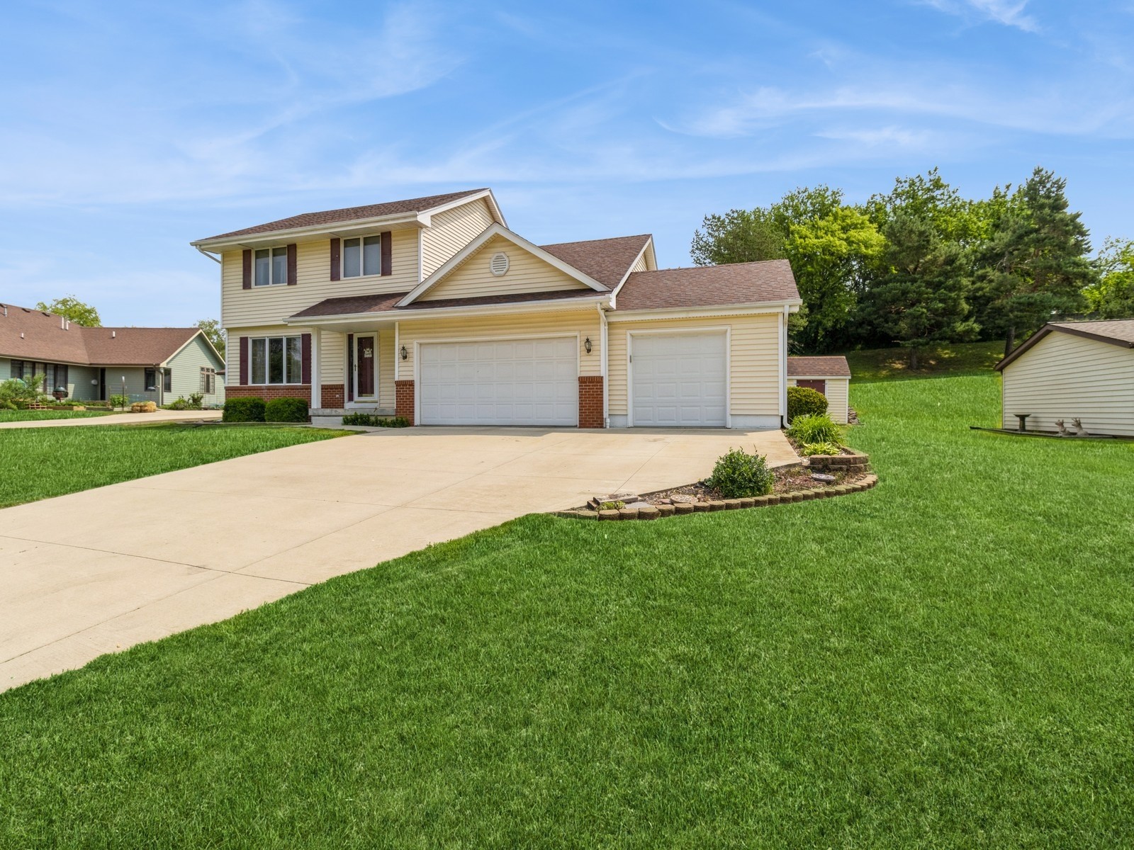 1506 W 17th Street, Newton, Iowa image 2
