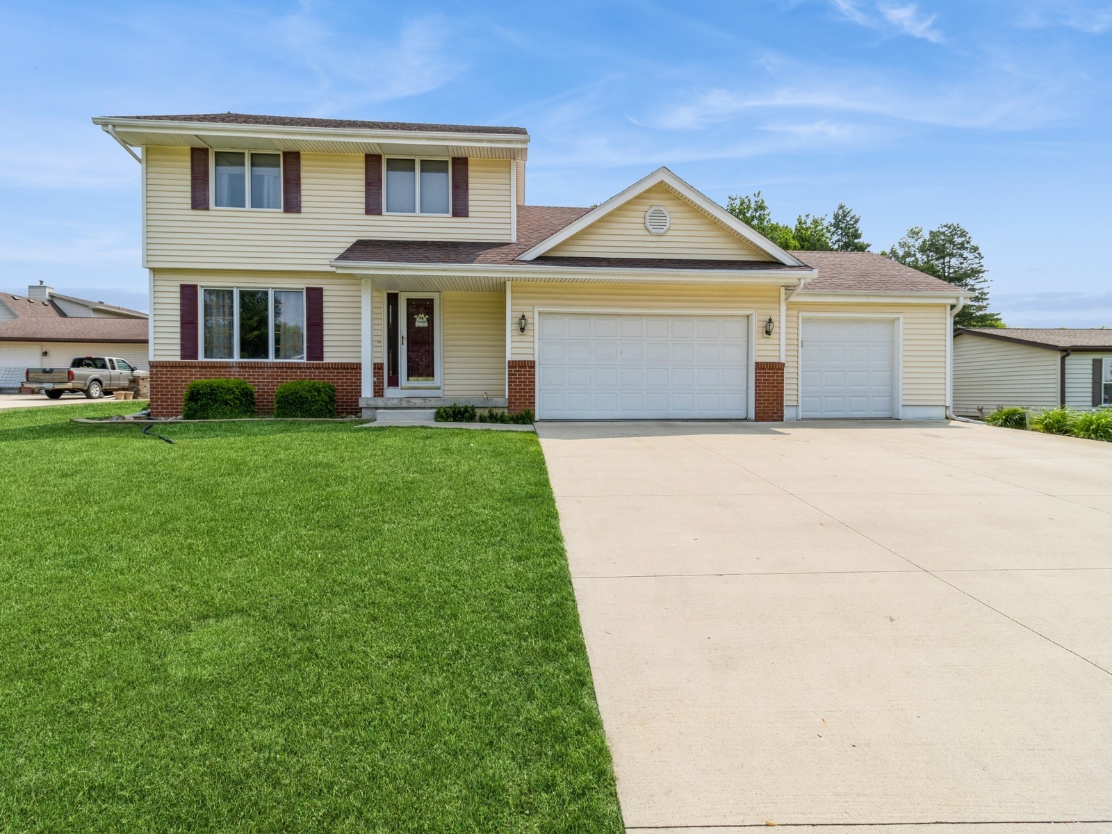 1506 W 17th Street, Newton, Iowa image 1