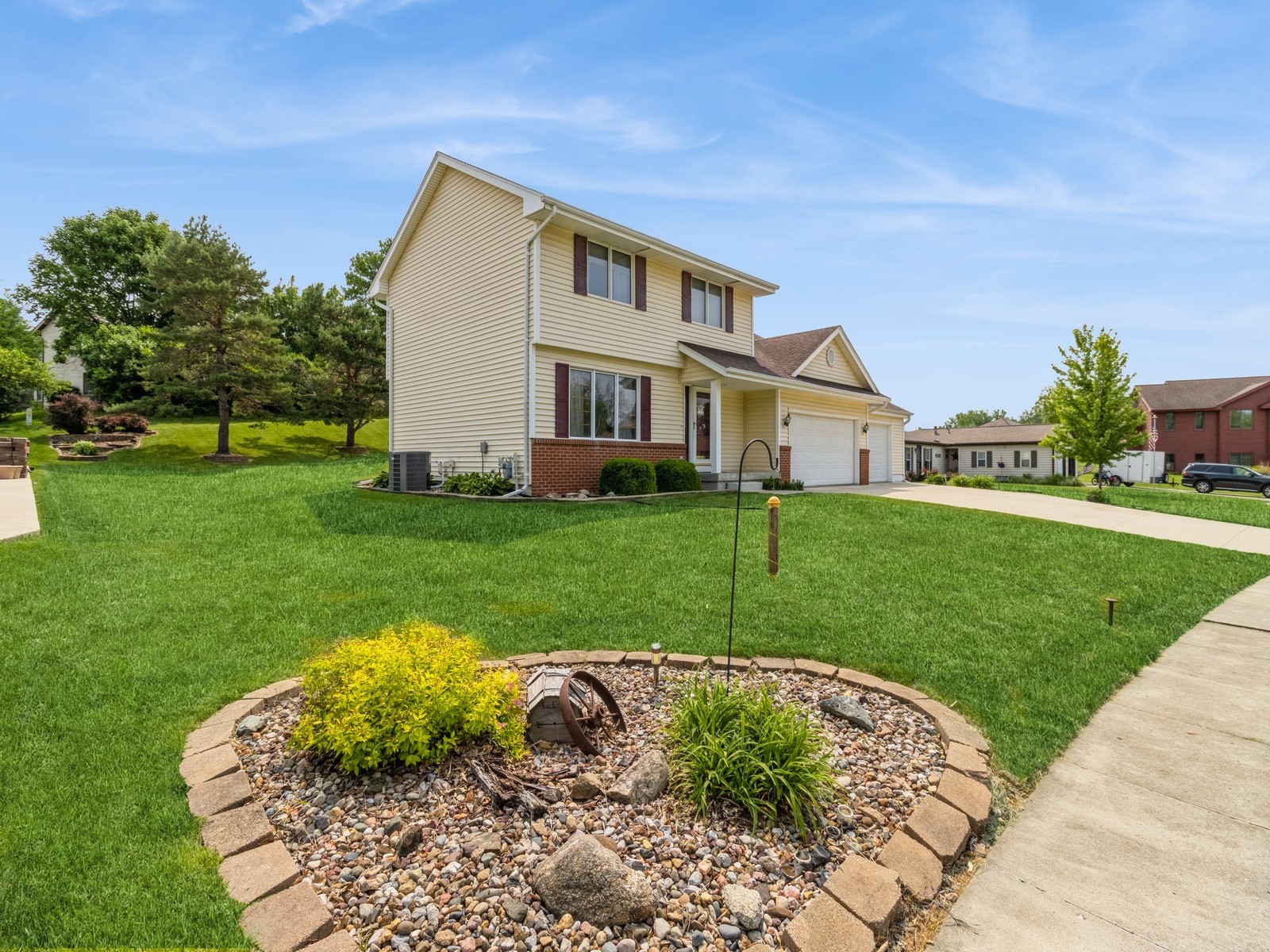 1506 W 17th Street, Newton, Iowa image 3