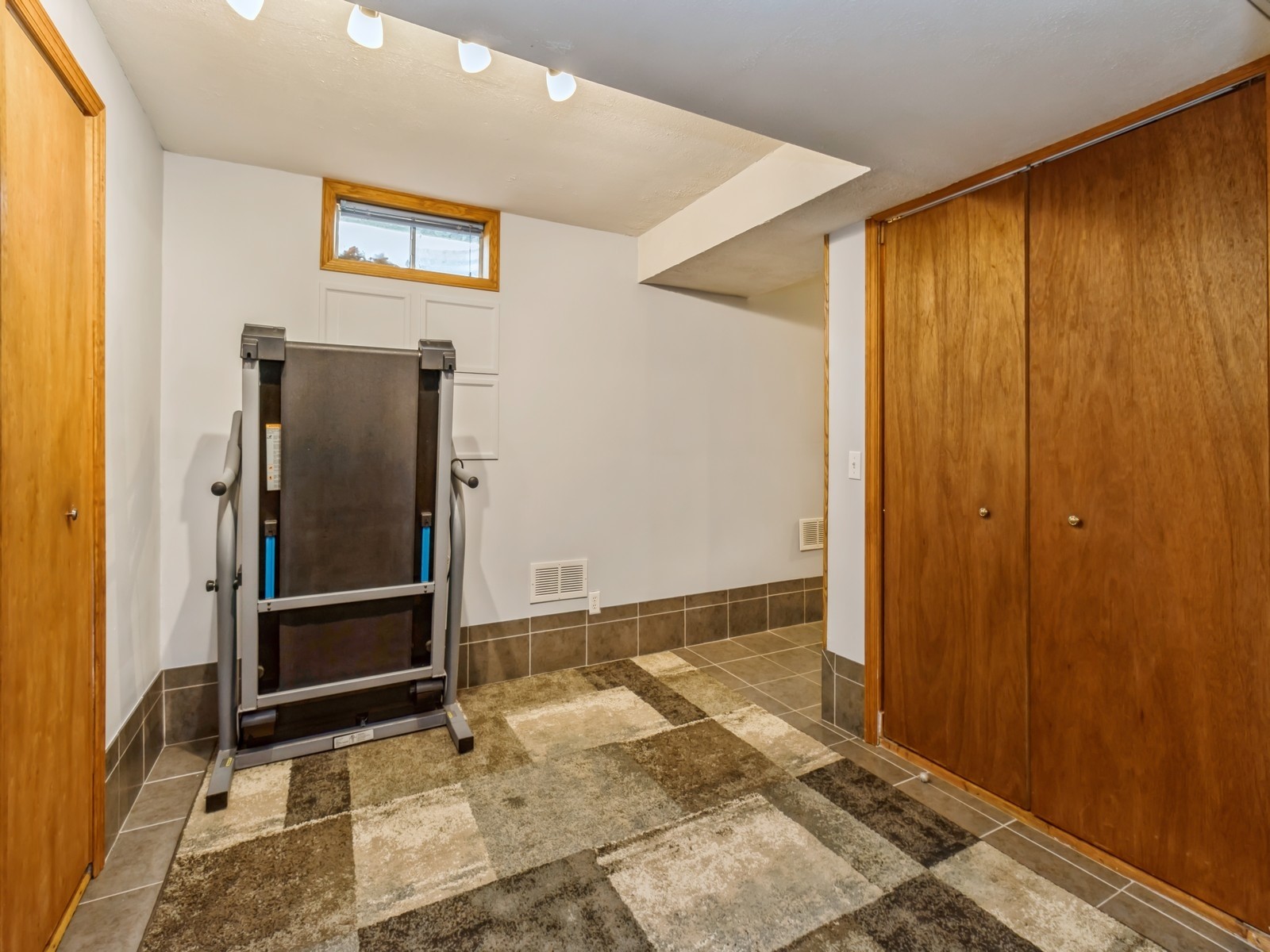 1506 W 17th Street, Newton, Iowa image 28