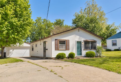 Homes For Sale - 4106 E Seneca Avenue<br/> Des Moines, IA 50317