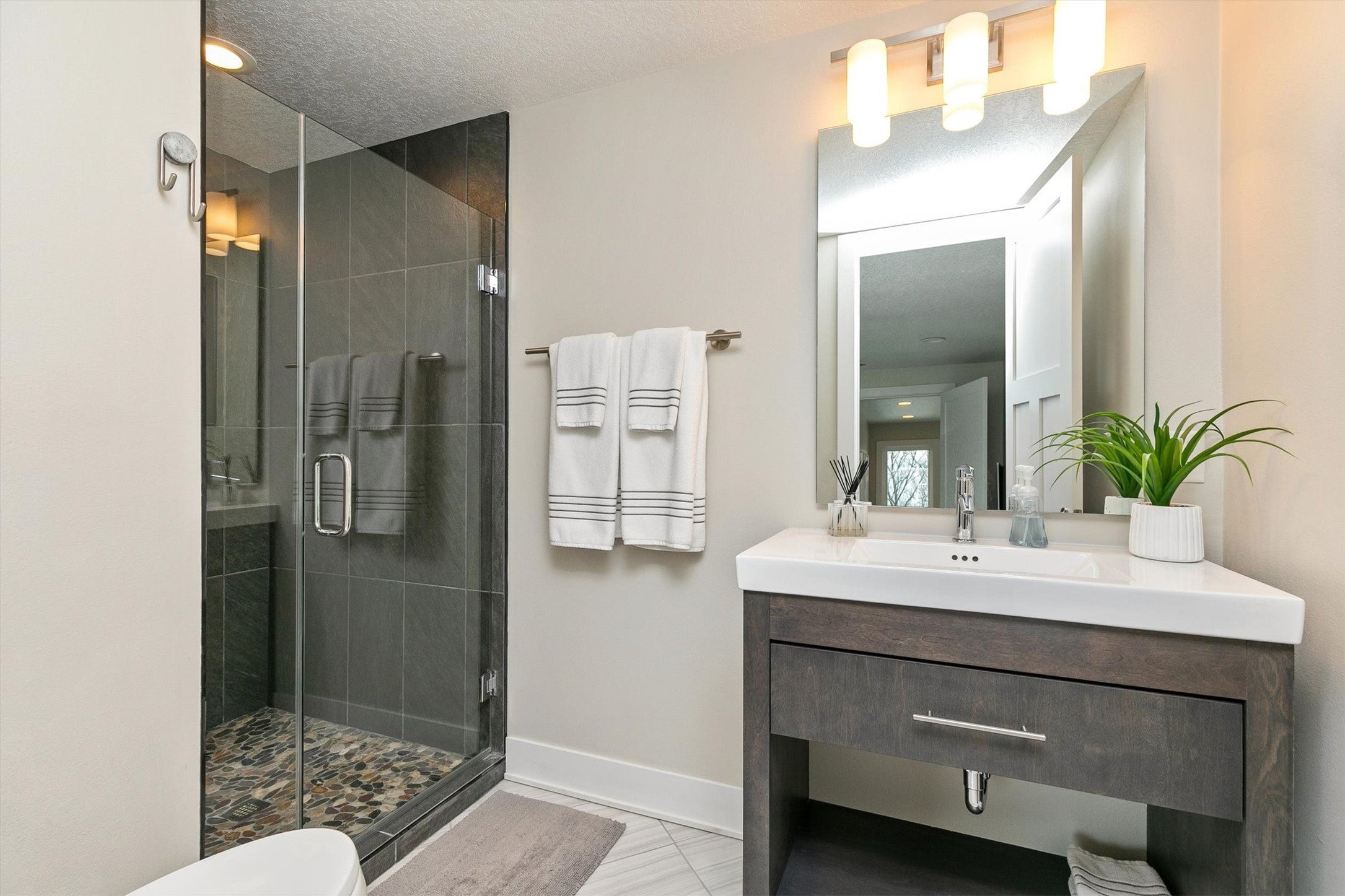West Des Moines, Iowa, 50266, United States, 6 Bedrooms Bedrooms, ,5 BathroomsBathrooms,Residential,Active,2032456