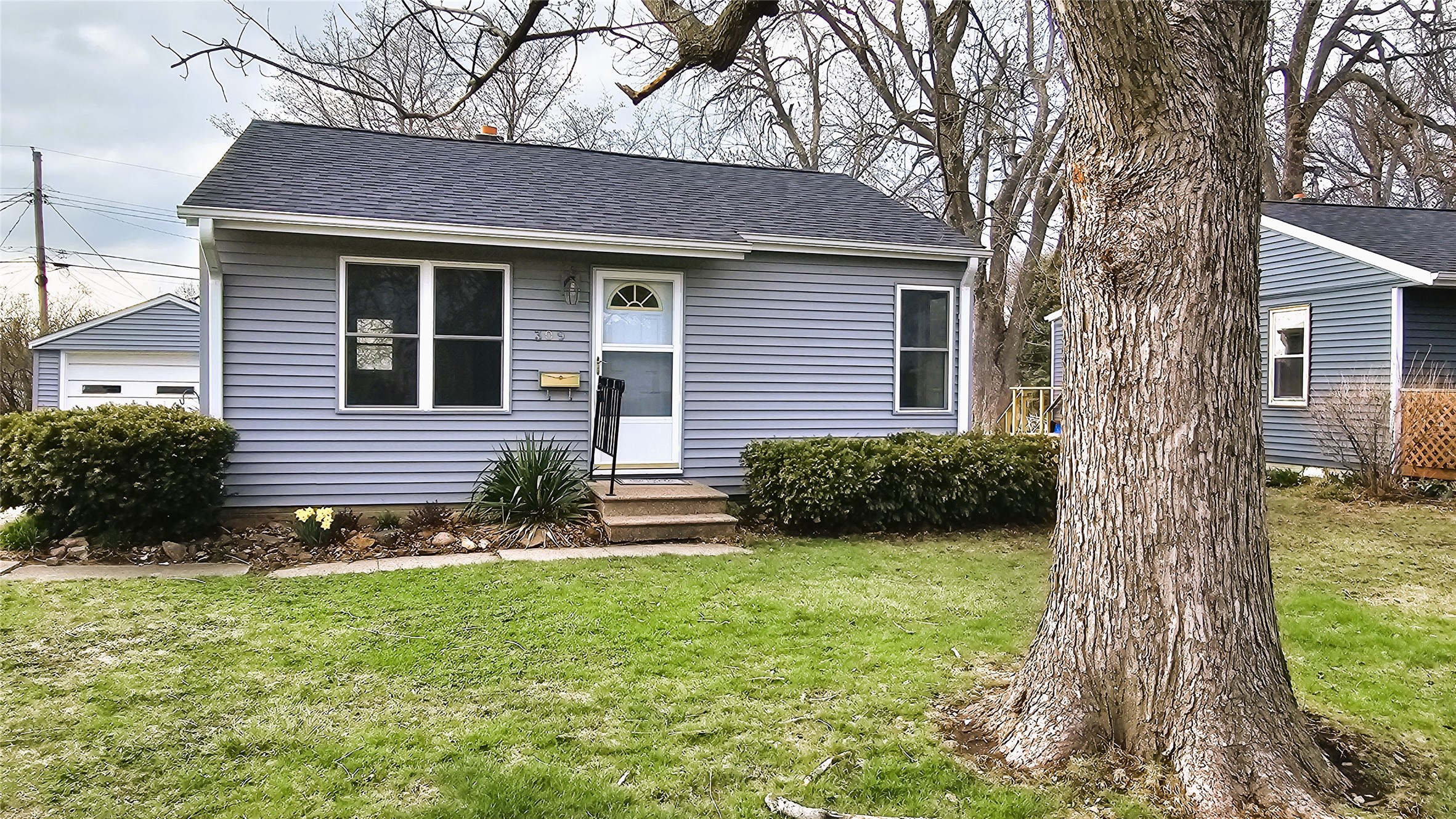 309 E 21st Street, Newton, Iowa image 1