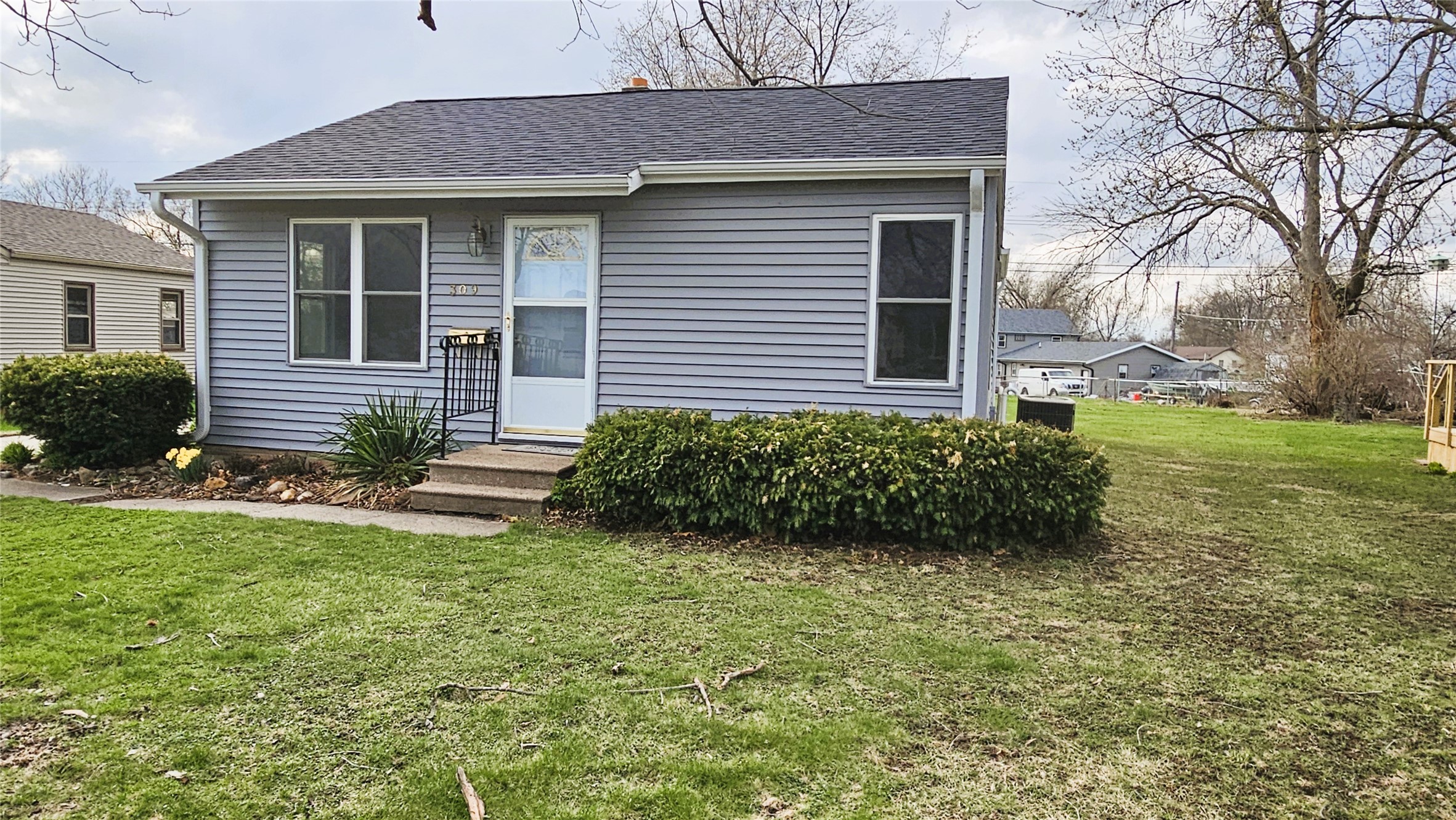 309 E 21st Street, Newton, Iowa image 3
