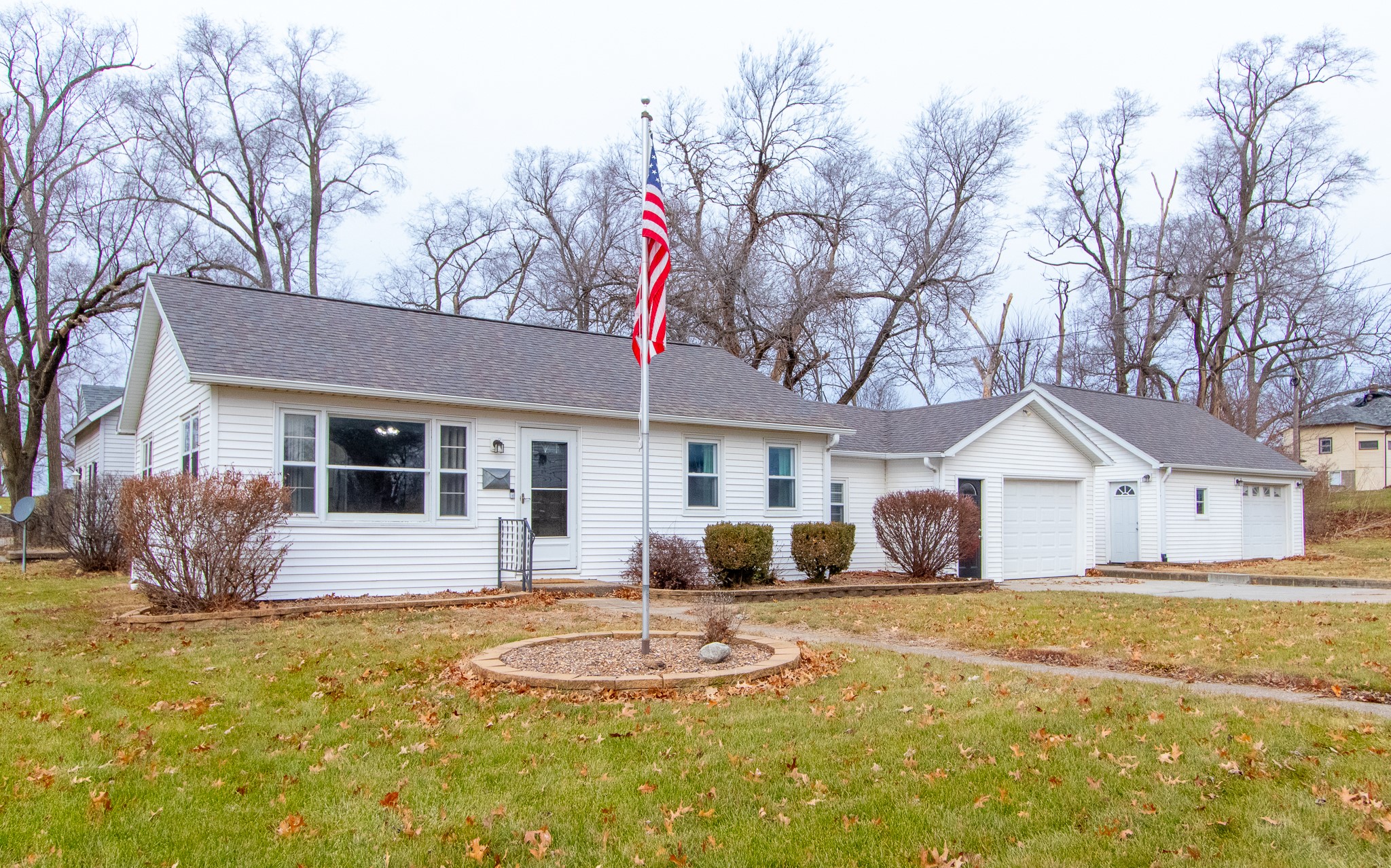 203 N 16th Street, Chariton, Iowa image 1