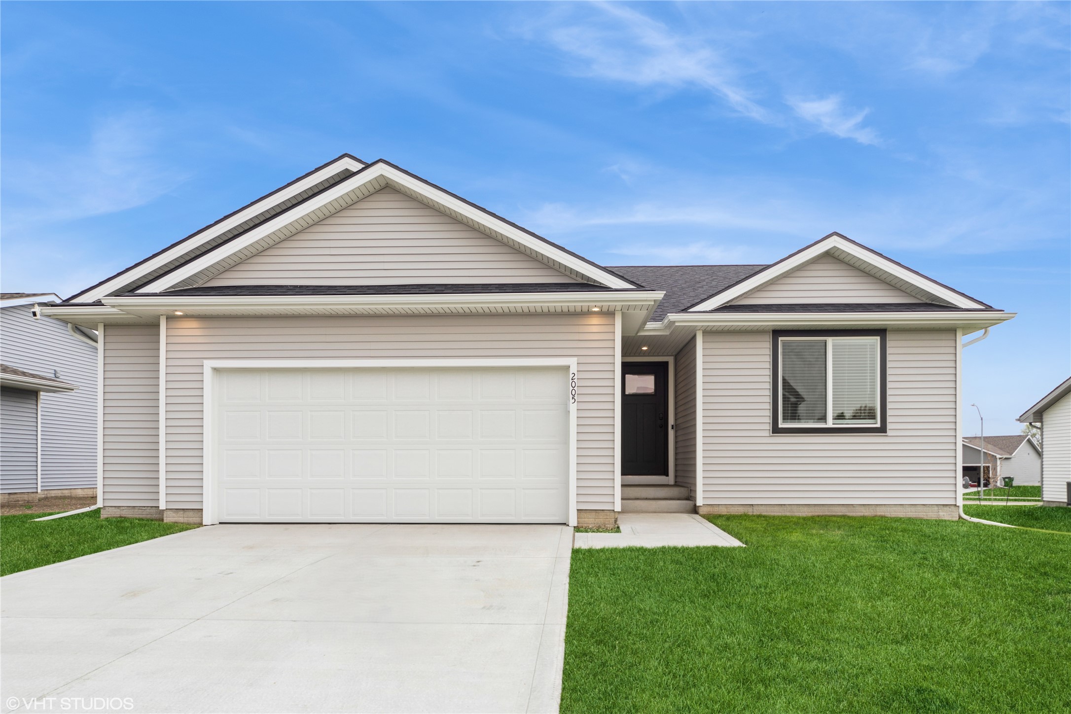 2005 White Oak Lane, Granger, Iowa image 1