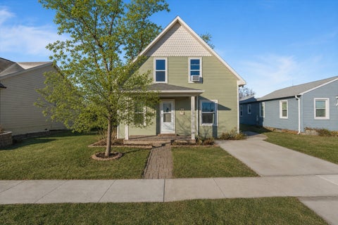 Homes For Sale - 504 SW Walnut Street<br/> Ankeny, IA 50023