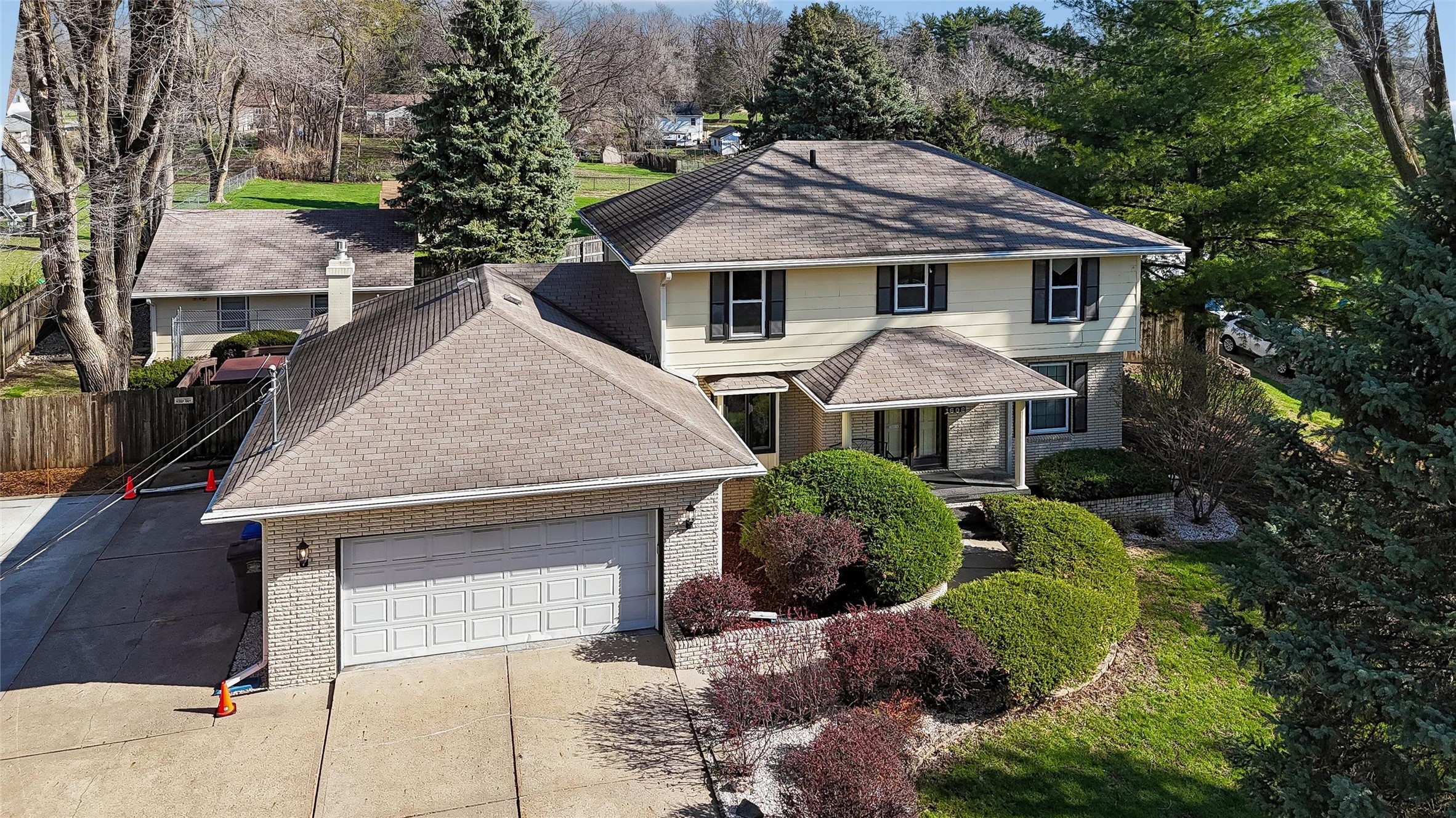 1608 E Lacona Avenue