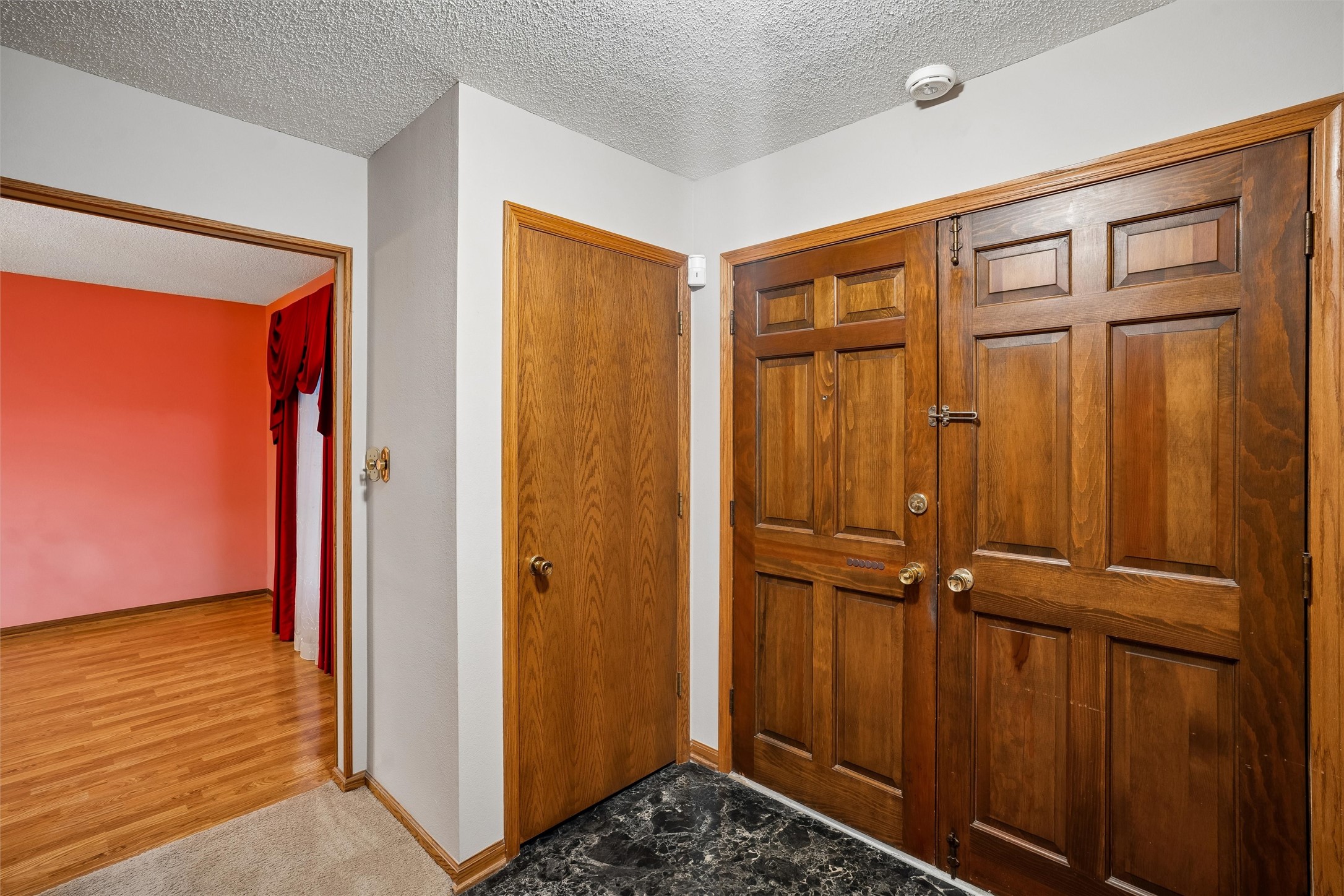 1608 E Lacona Avenue