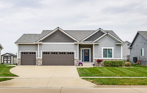 Homes For Sale - 2512 NW 40th Street<br/> Ankeny, IA 50023