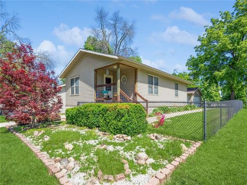 Single Family Residence in Des Moines IA 480 Aurora Avenue.jpg