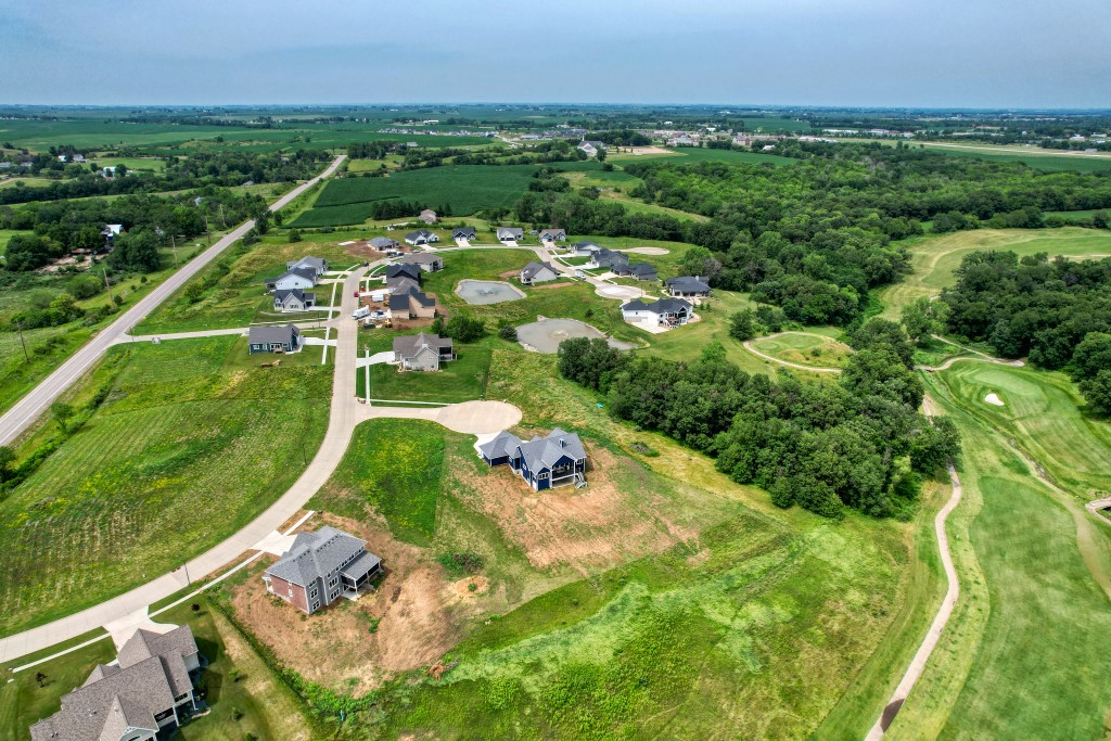 2980 Hickory Circle, Pella, Iowa image 9