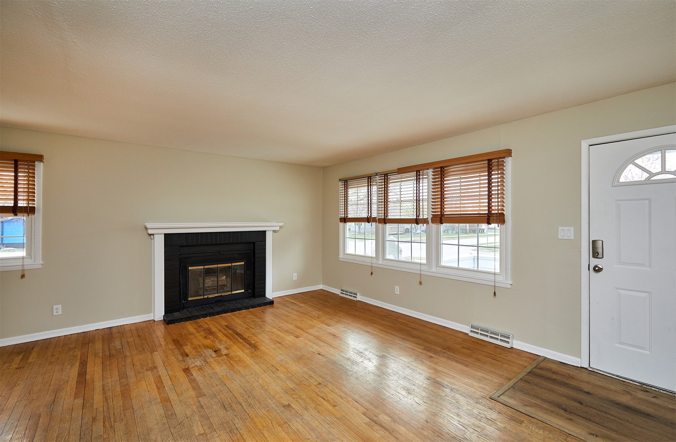 215 Waukee Avenue, Waukee, Iowa image 4