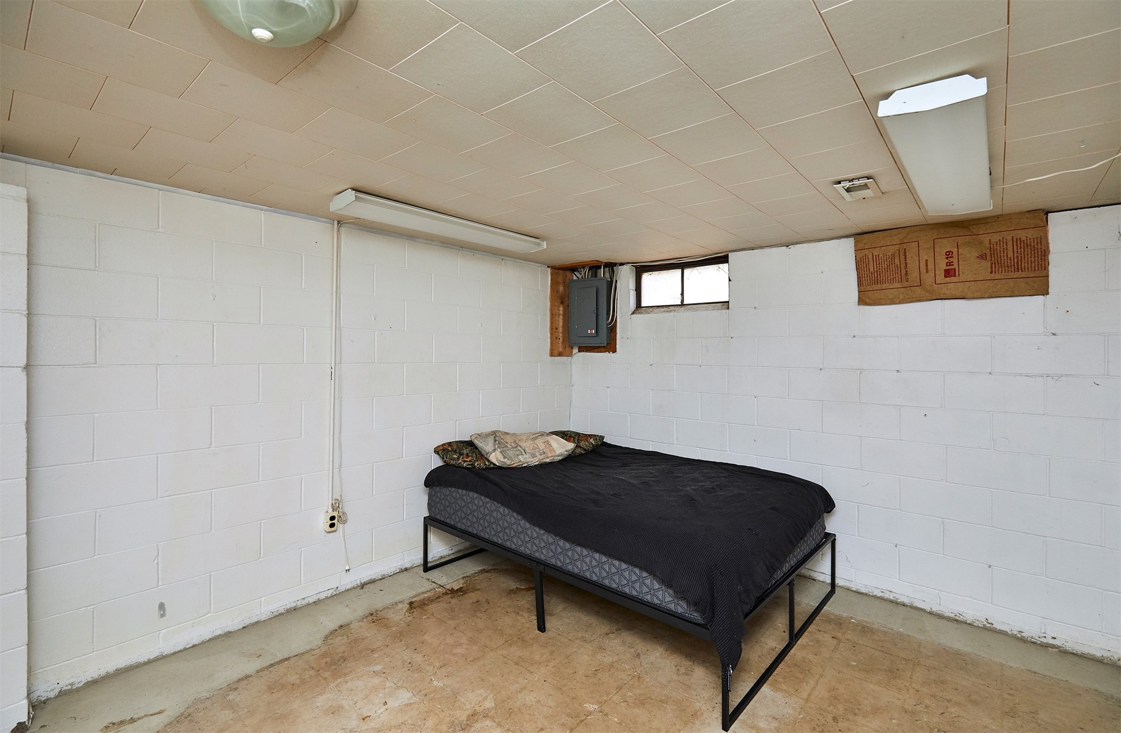 215 Waukee Avenue, Waukee, Iowa image 21