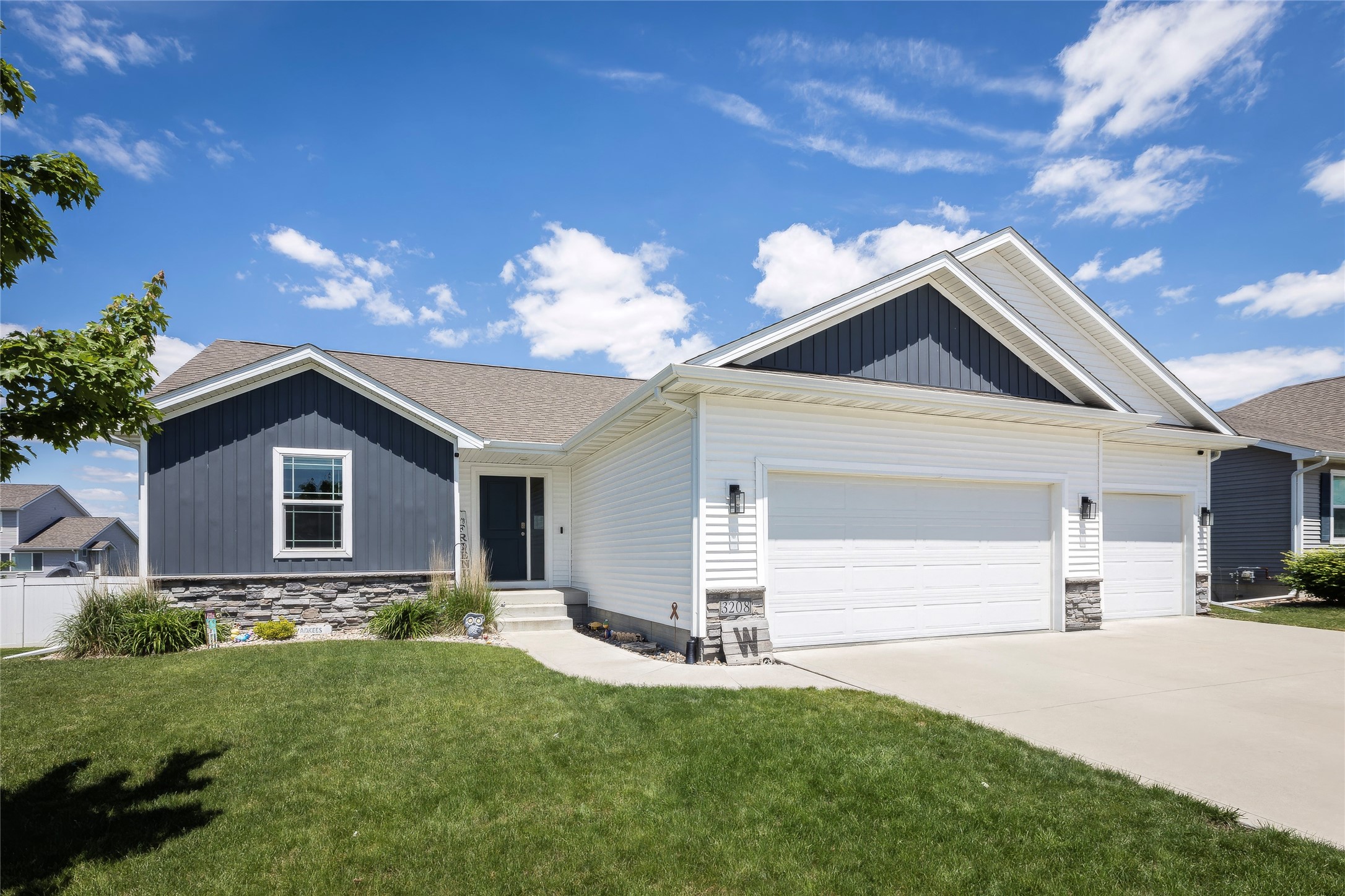 3208 NW Reinhart Drive, Ankeny, Iowa image 2