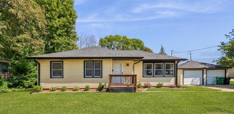 Homes For Sale - 625 SW Des Moines Street<br/> Ankeny, IA 50023