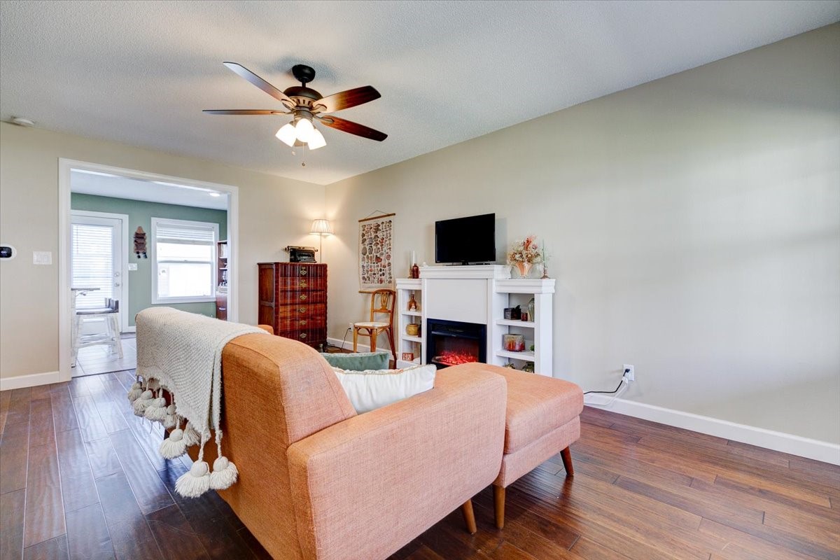 266 NW Georgetown Boulevard