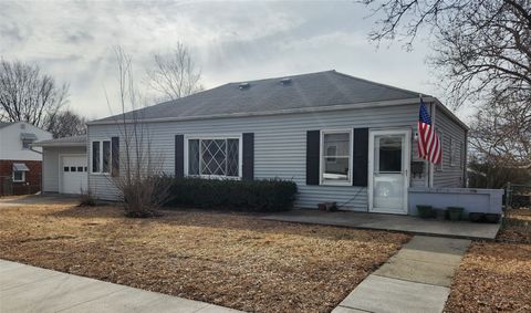 Homes For Sale - 102 E Cronkhite Street<br/> Marion County, Knoxville, IA 50138