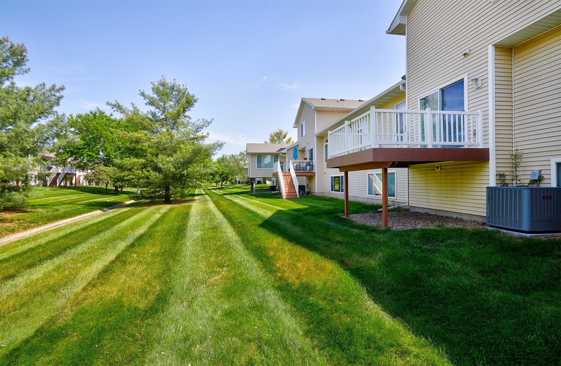 6106 Pinewood Court, Johnston, Iowa image 2