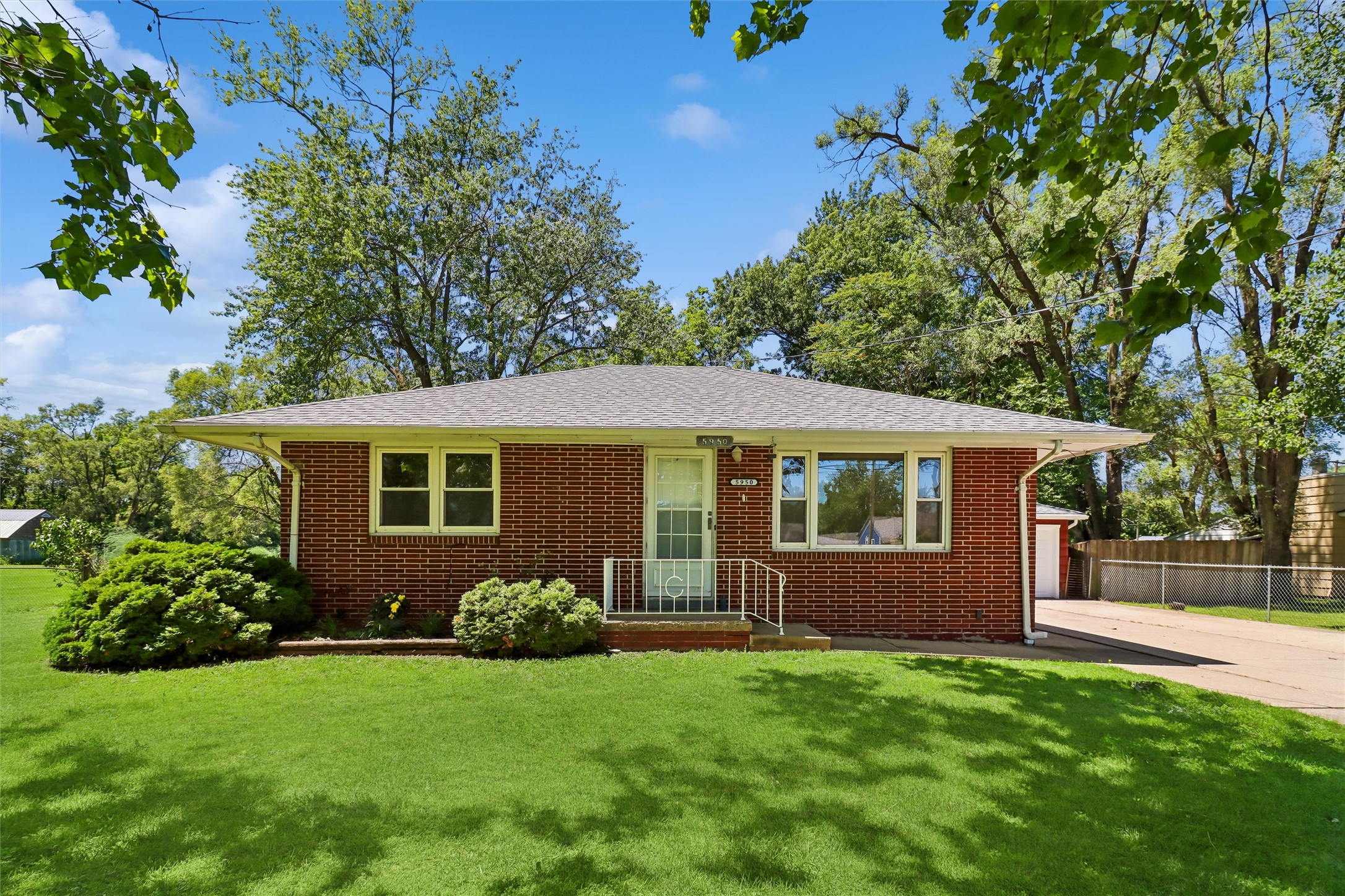 Photo 1 of 22 — 5950 SE 19th Street, Des Moines, IA 50320