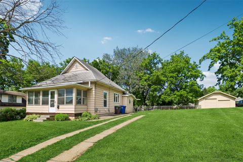 Homes For Sale - 2202 S Union Street<br/> Des Moines, IA 50315