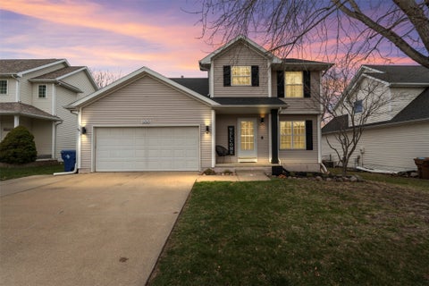 Homes For Sale - 12323 Tanglewood Drive<br/> Urbandale, IA 50323