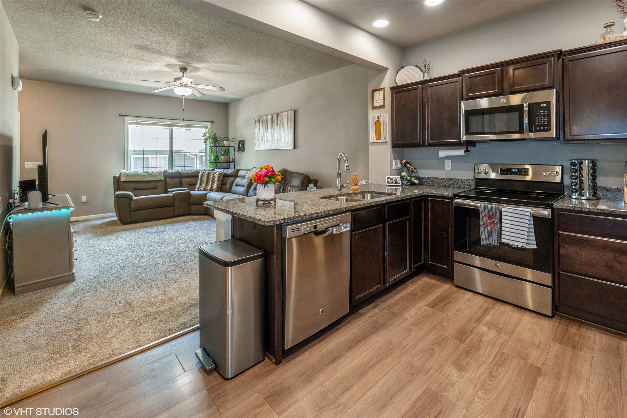 633 Canterbury Place, Norwalk, Iowa image 2
