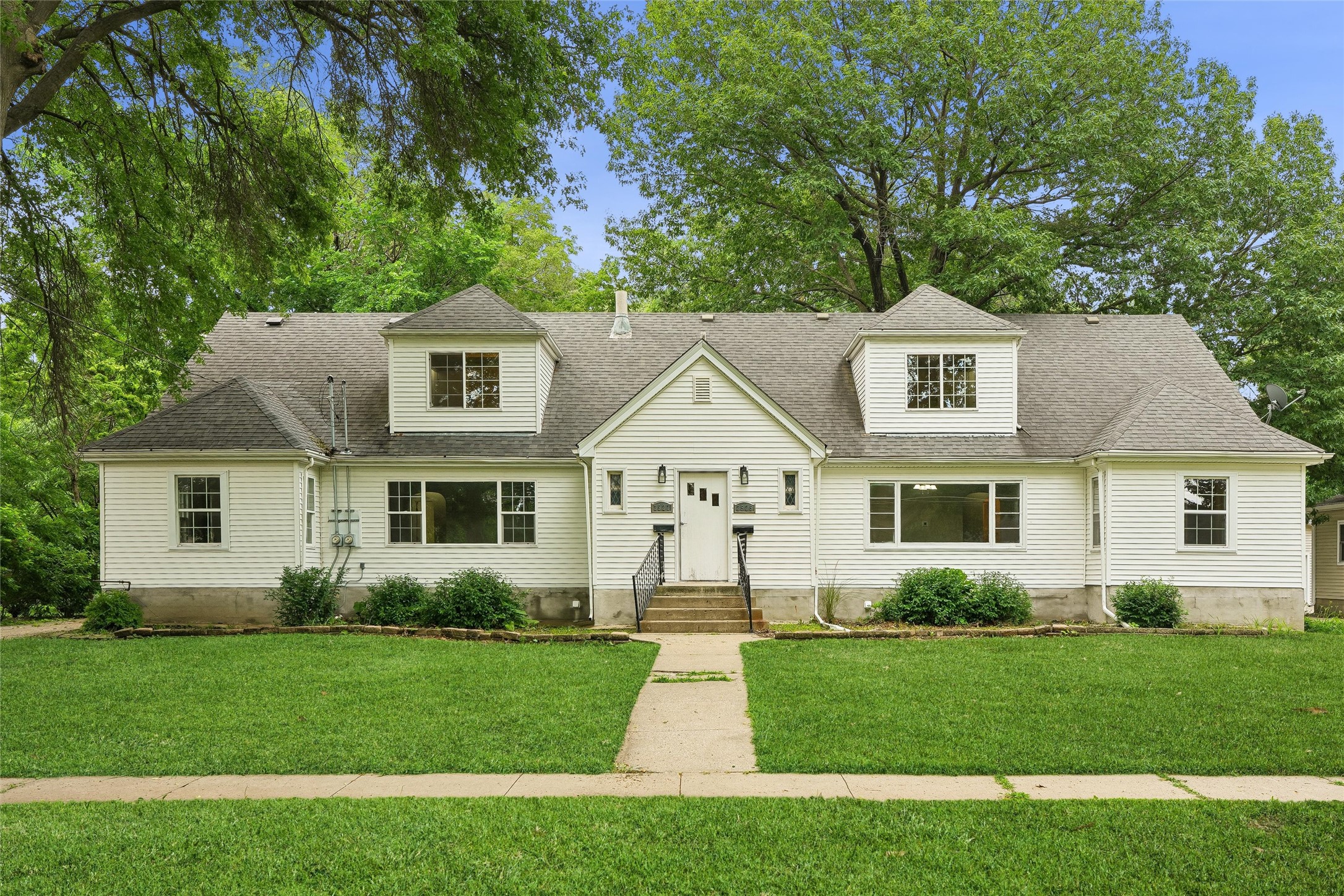 Photo 1 of 35 — 2525 51st Street, Des Moines, IA 50310