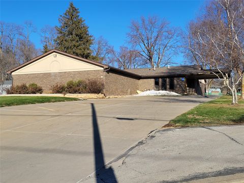 Homes For Sale - 420 E Watrous Avenue<br/> Des Moines, IA 50315