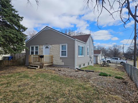 Homes For Sale - 3901 Lower Beaver Road<br/> Des Moines, IA 50310