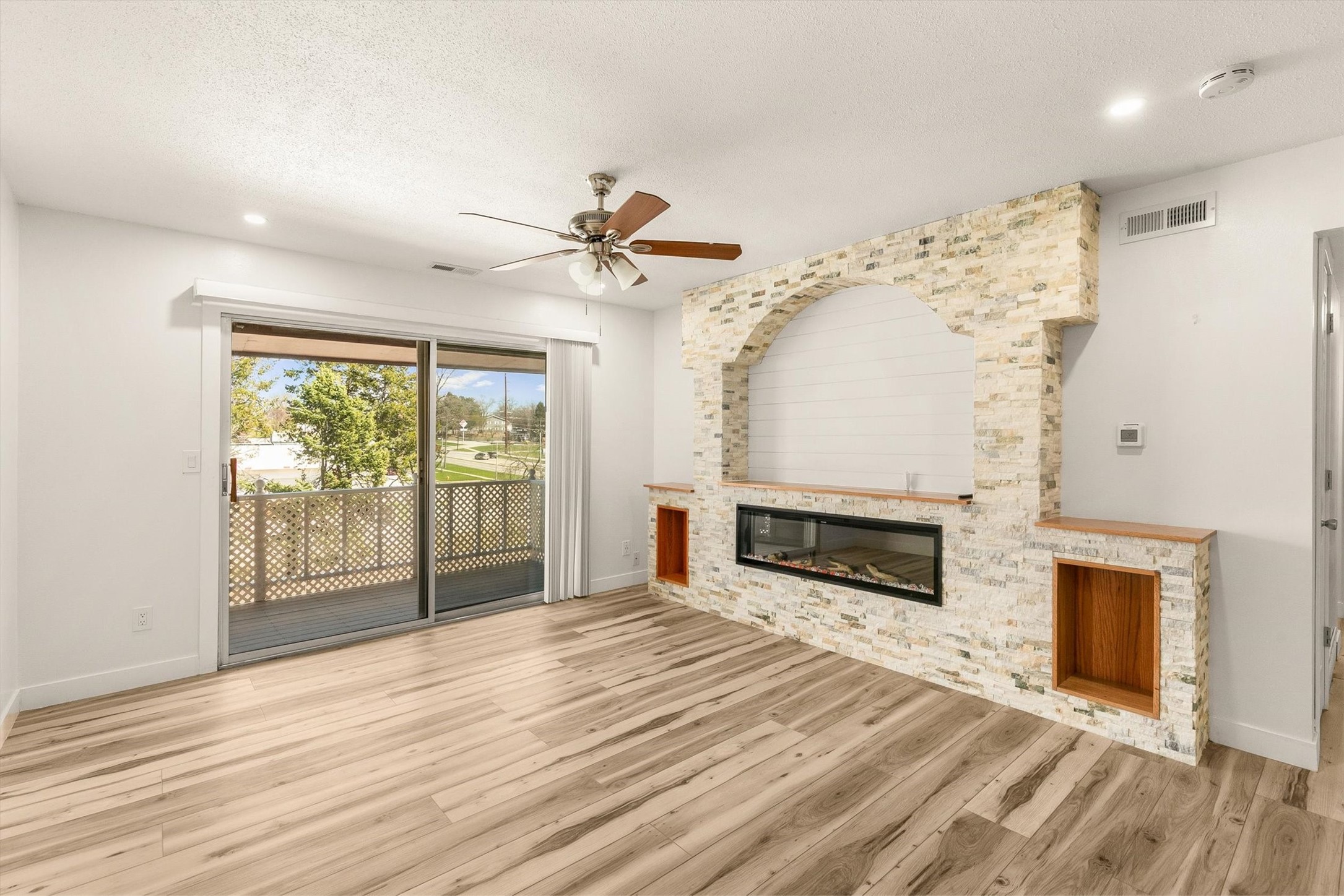 7815 Douglas Avenue 305