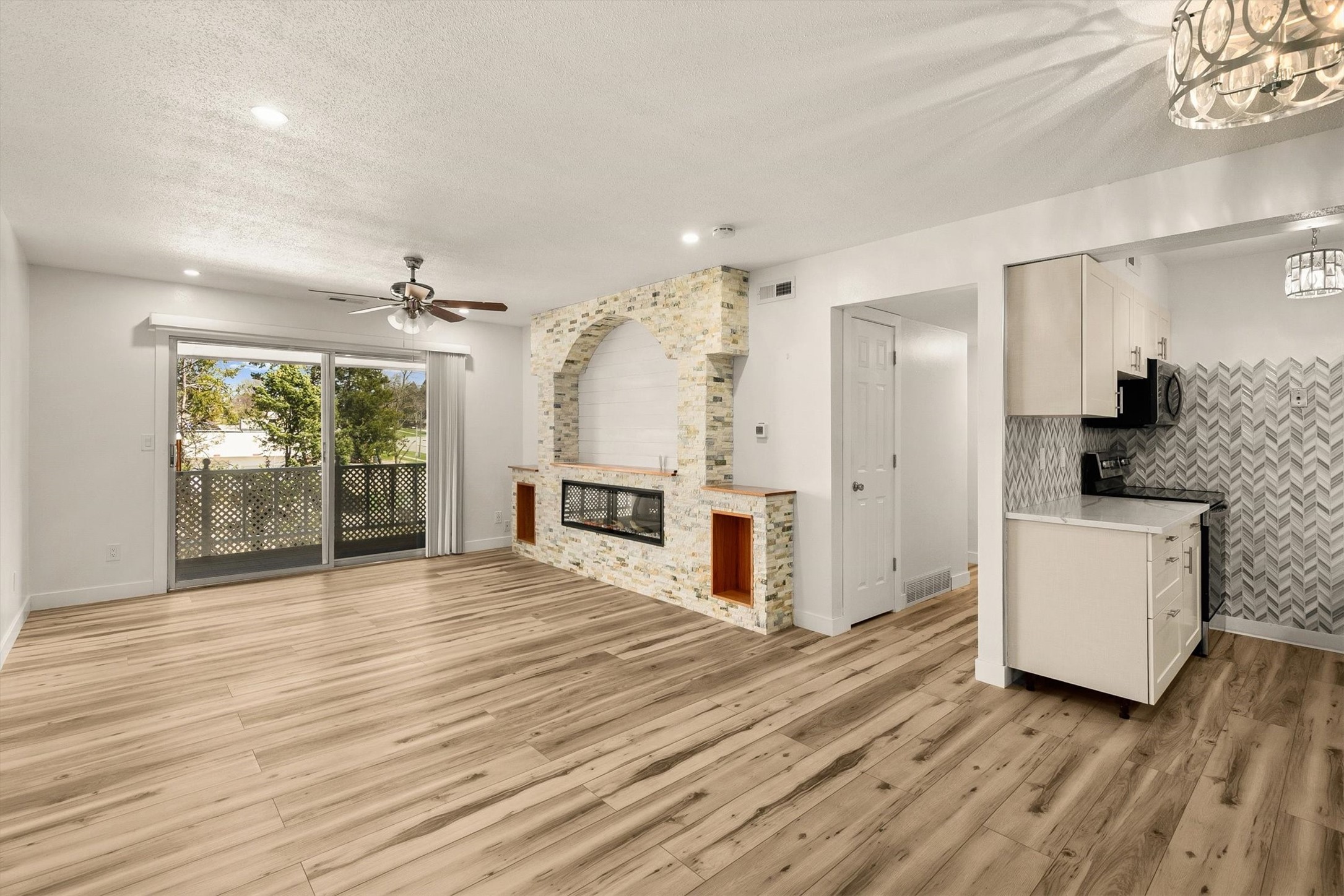 7815 Douglas Avenue 305