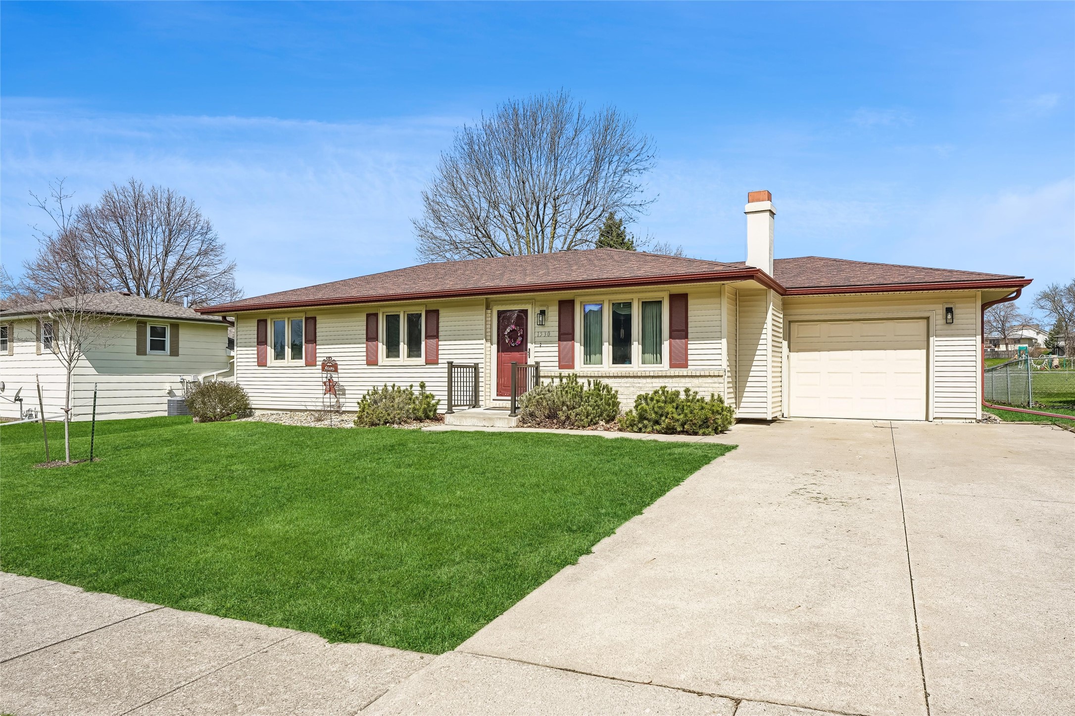 1530 S 15th Avenue W