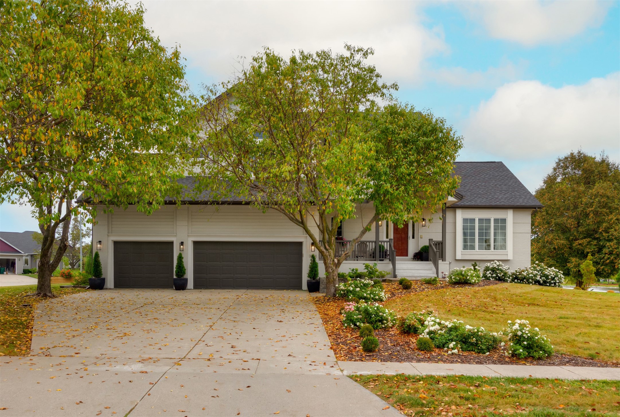 1001 NE Lake View Court