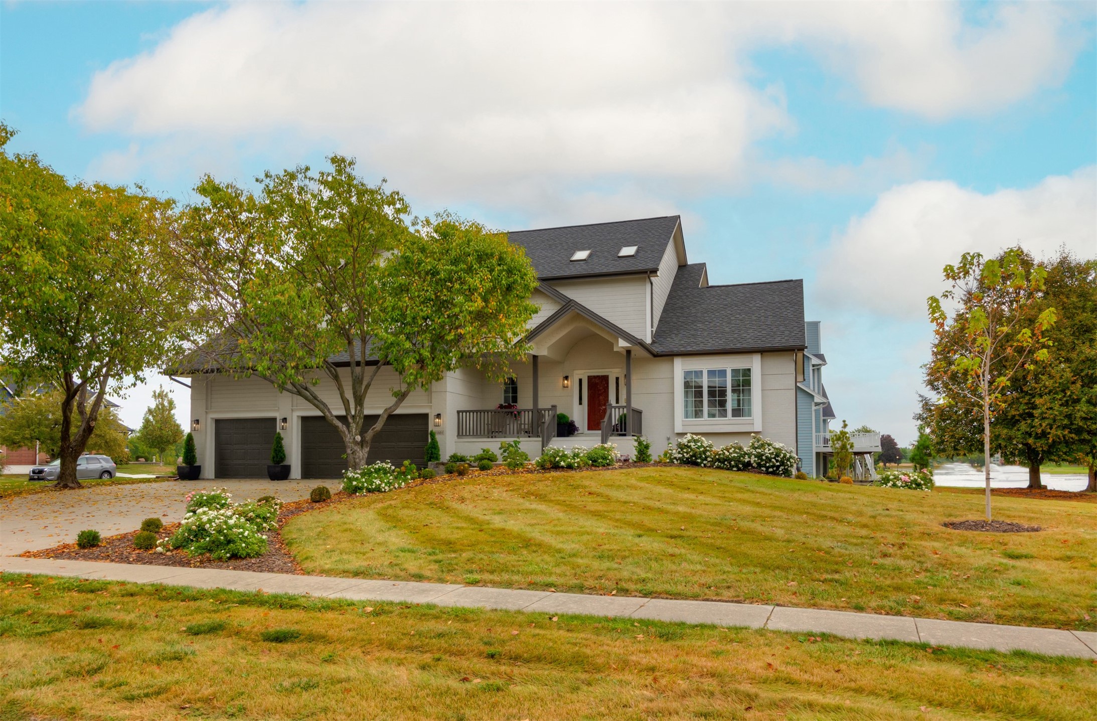 1001 NE Lake View Court