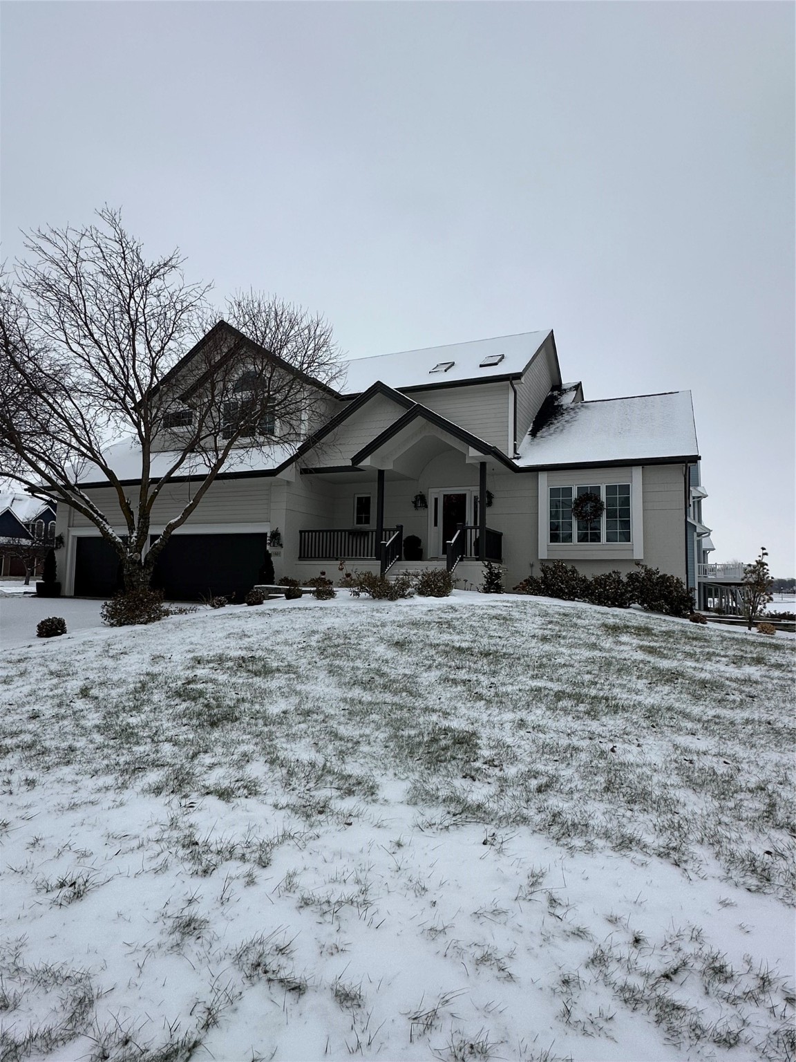 1001 NE Lake View Court