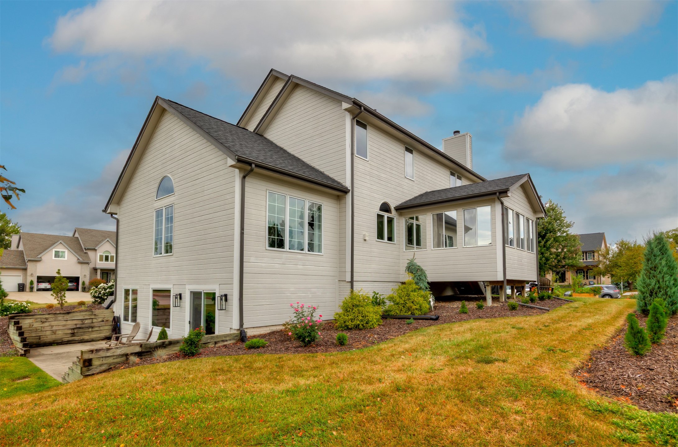 1001 NE Lake View Court