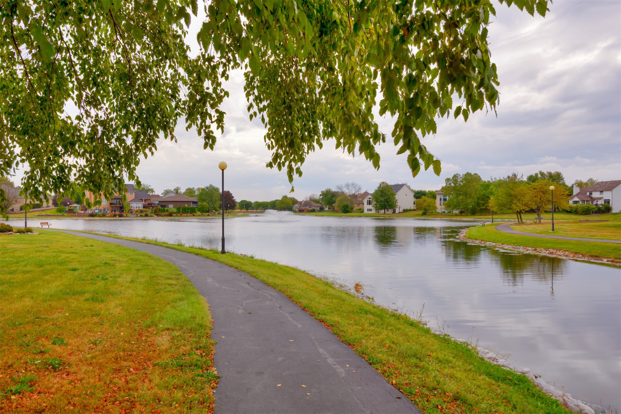 1001 NE Lake View Court