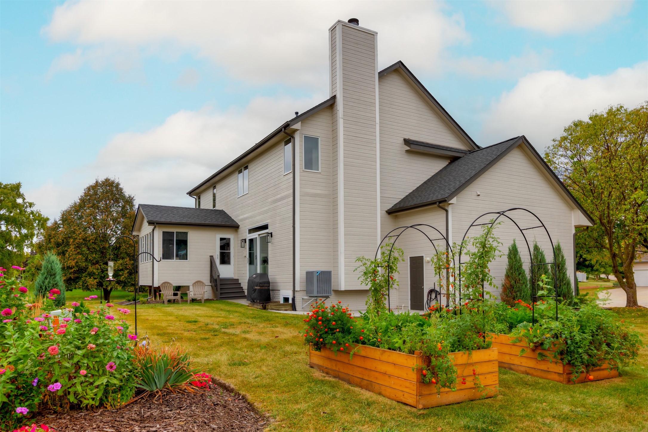 1001 NE Lake View Court