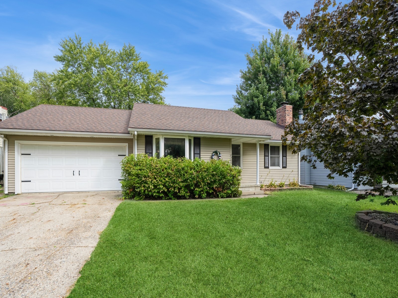 2305 6th Street, Altoona, Iowa image 1