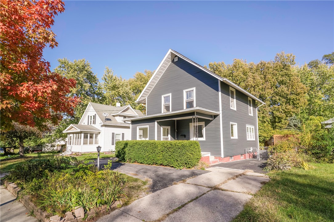 Photo 1 of 23 — 2411 E 9th Street, Des Moines, IA 50316
