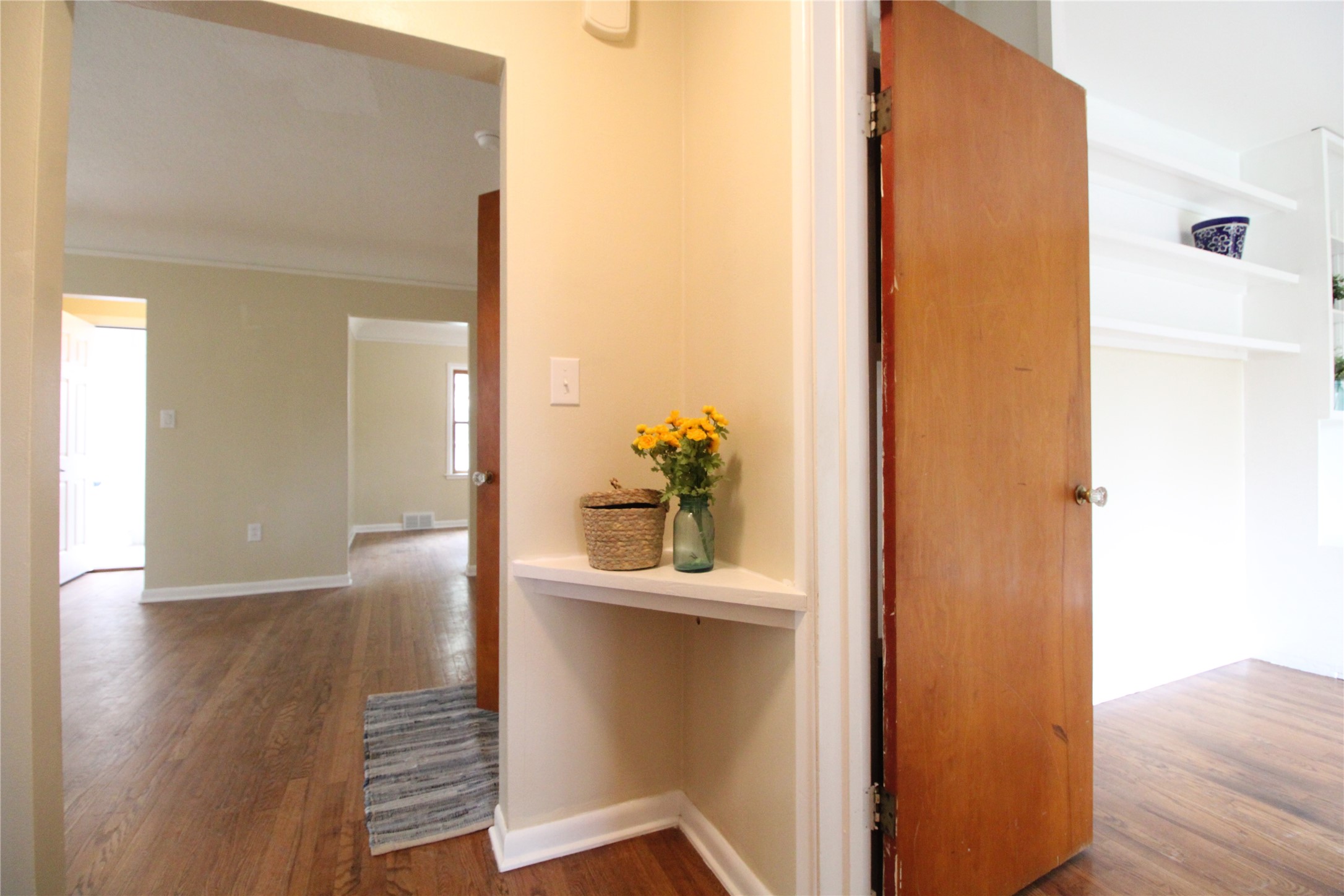 6807 Forest Court, Windsor Heights, Iowa image 4