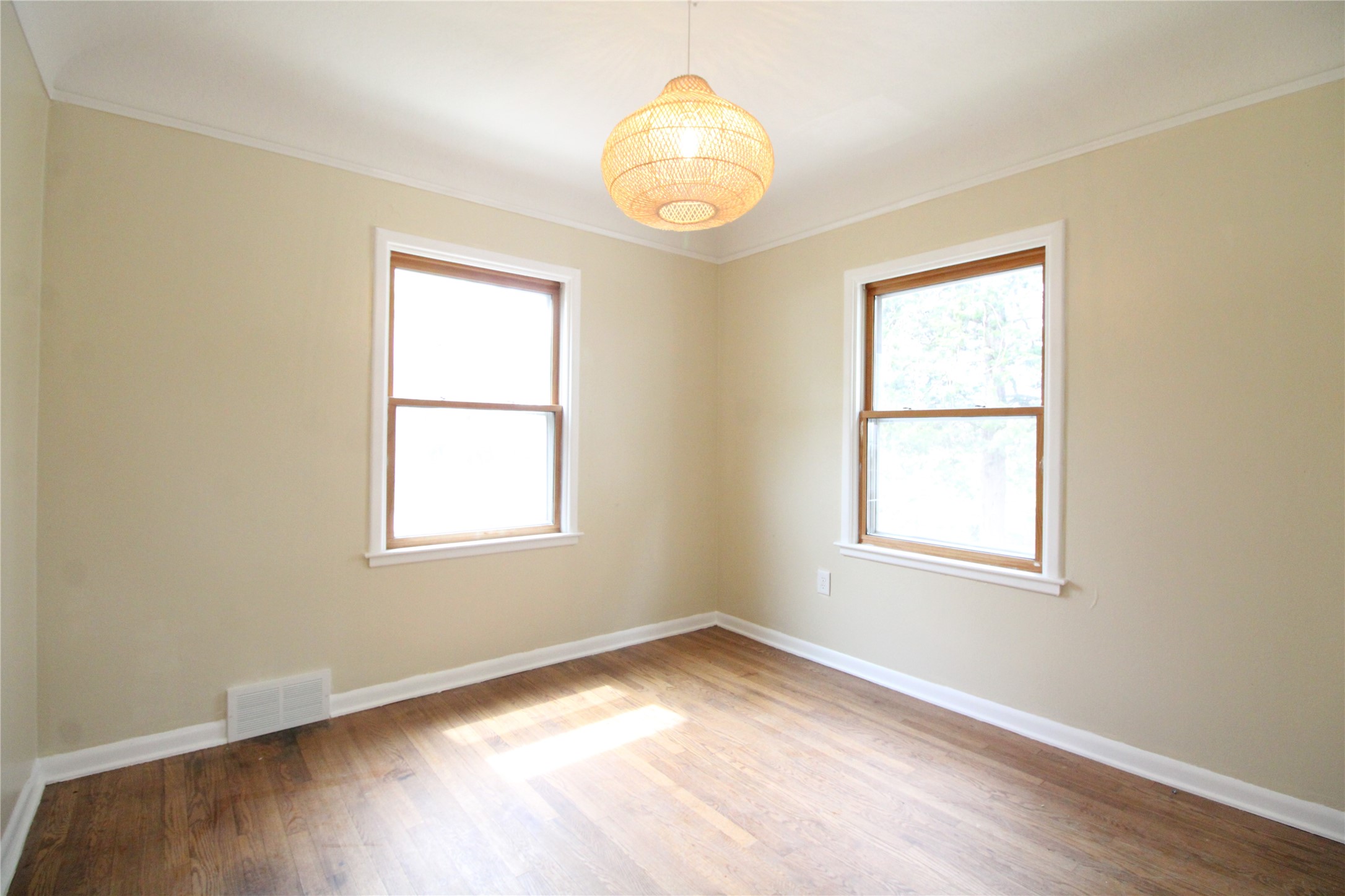 6807 Forest Court, Windsor Heights, Iowa image 15