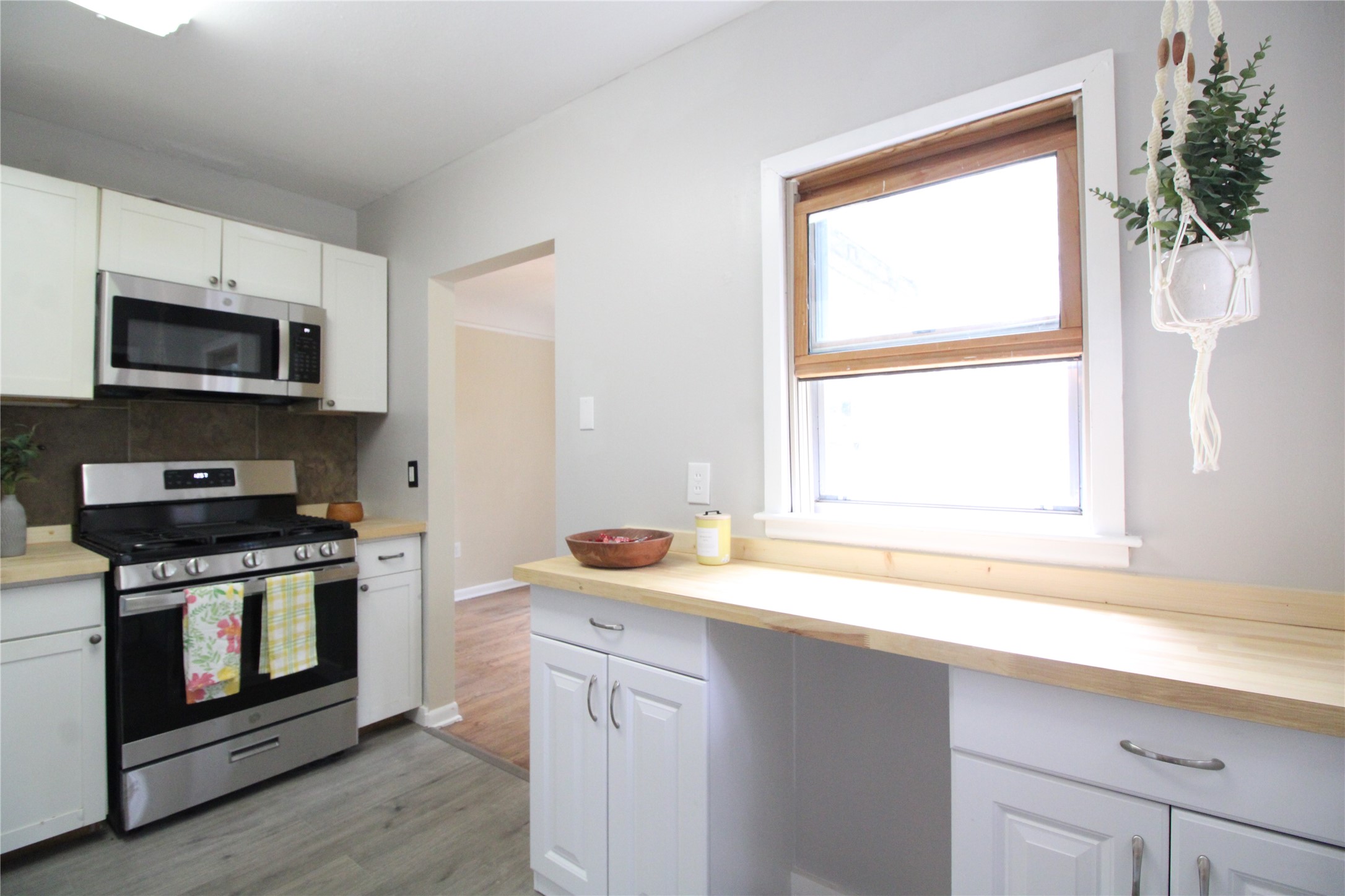 6807 Forest Court, Windsor Heights, Iowa image 16