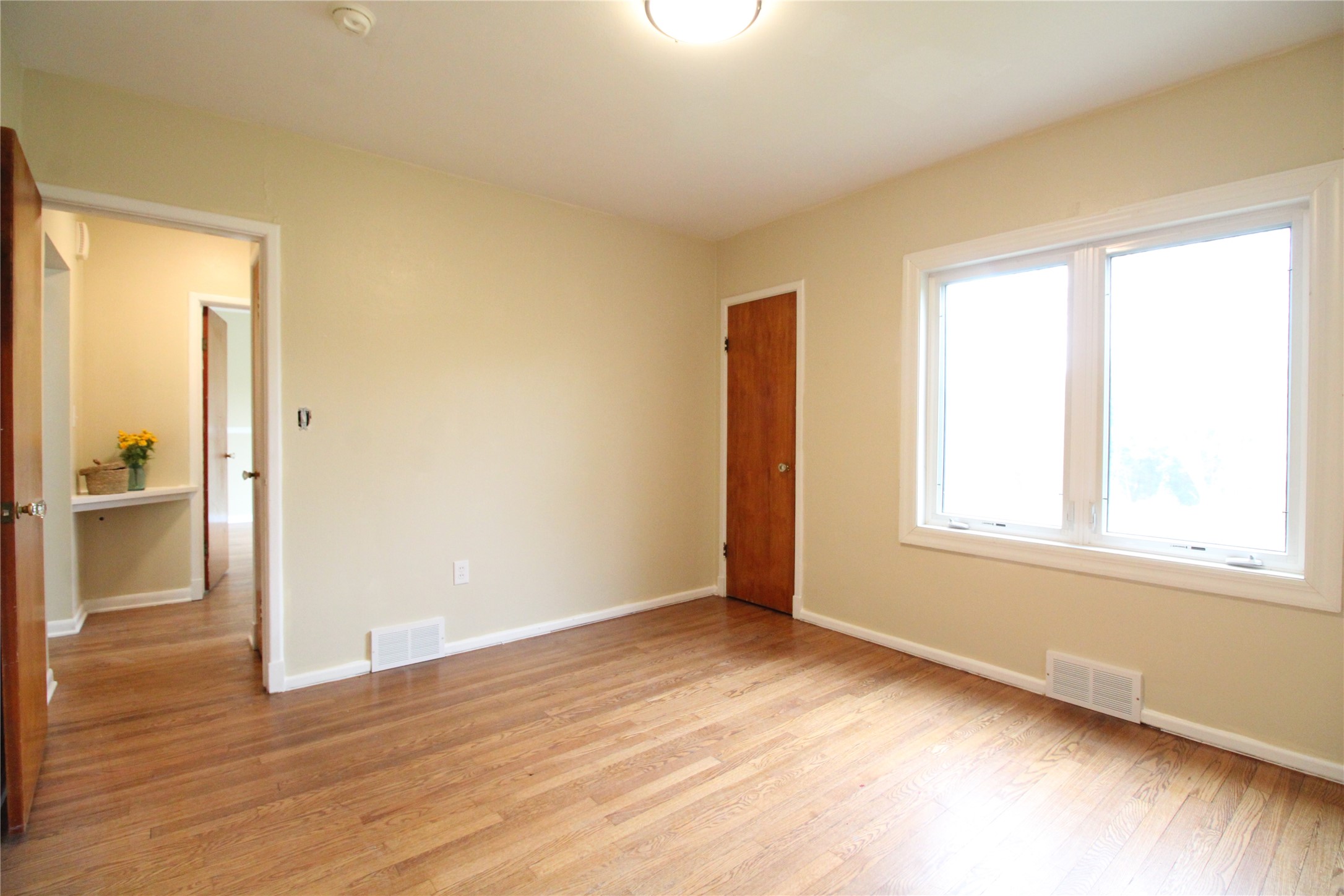 6807 Forest Court, Windsor Heights, Iowa image 6