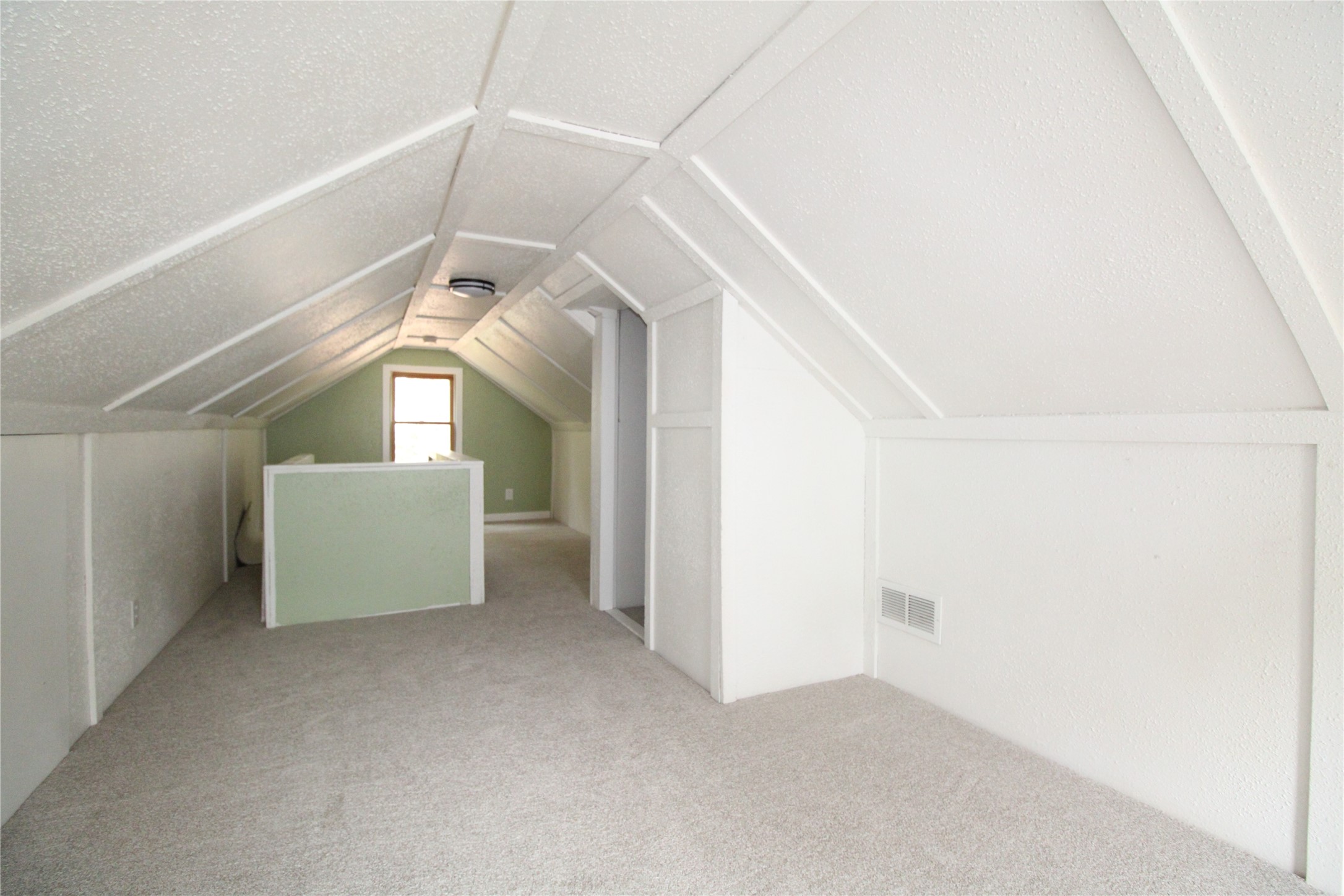6807 Forest Court, Windsor Heights, Iowa image 13