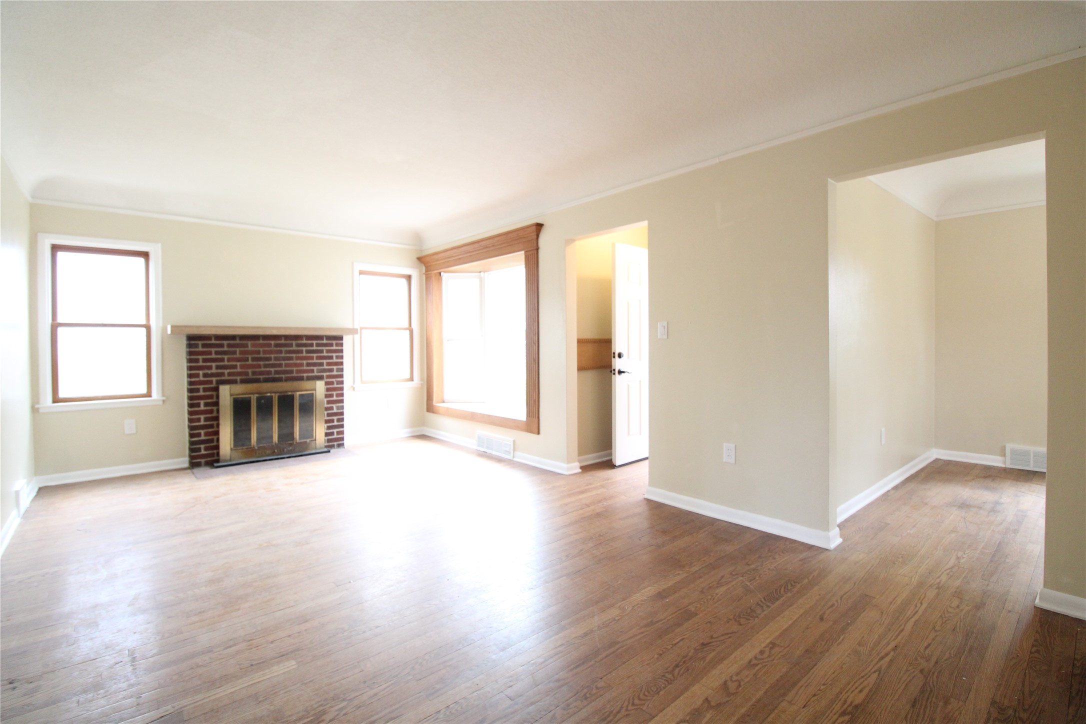 6807 Forest Court, Windsor Heights, Iowa image 2