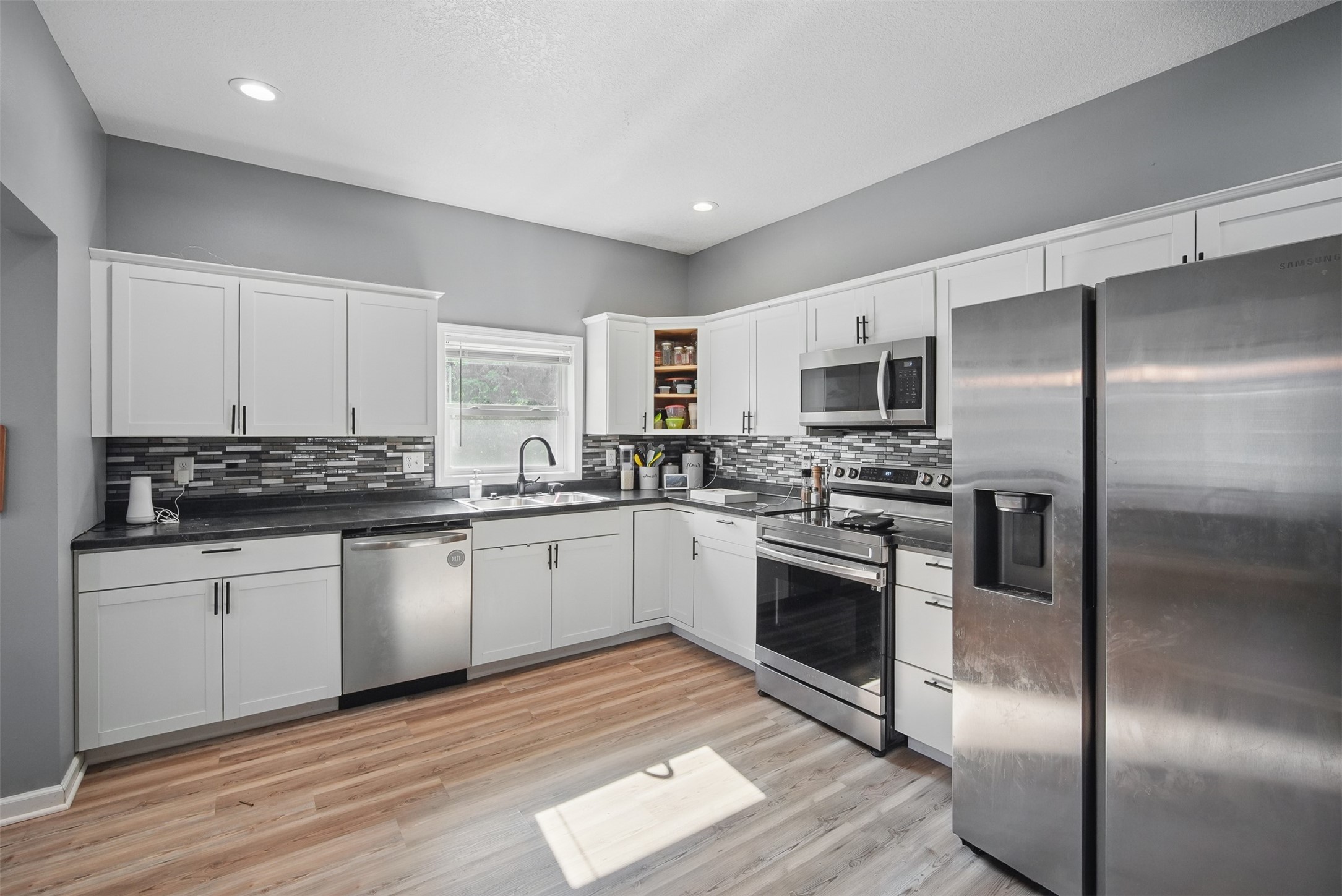 3421 Amherst Street, Des Moines, Iowa image 9