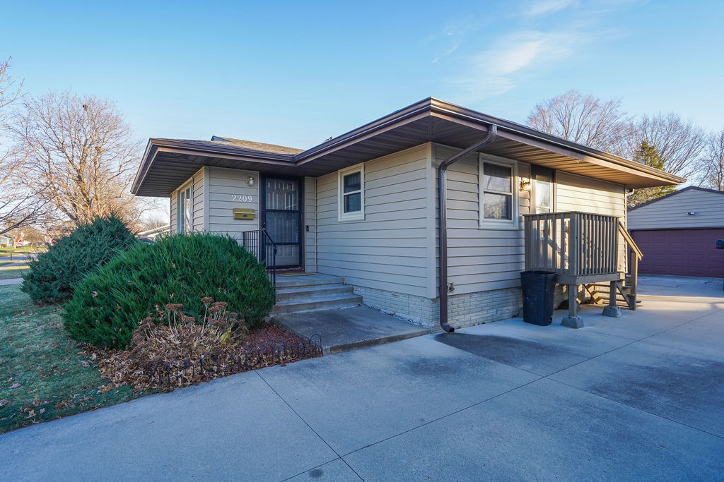 2209 N 5th Avenue, Newton, Iowa image 3